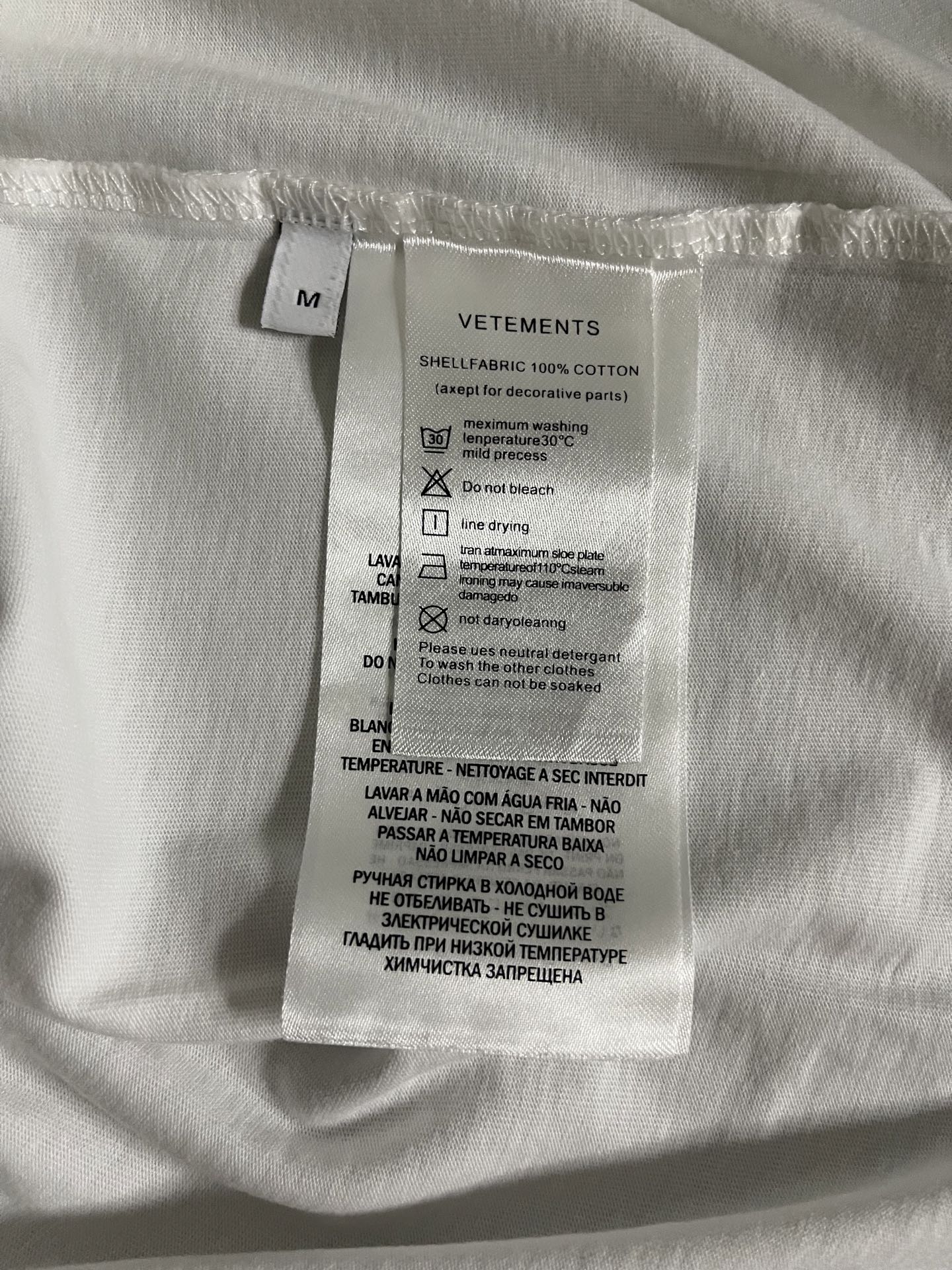 VETEMENTS  LIMITED EDITION LOGO T-SHIRT （UE64TR800W）
