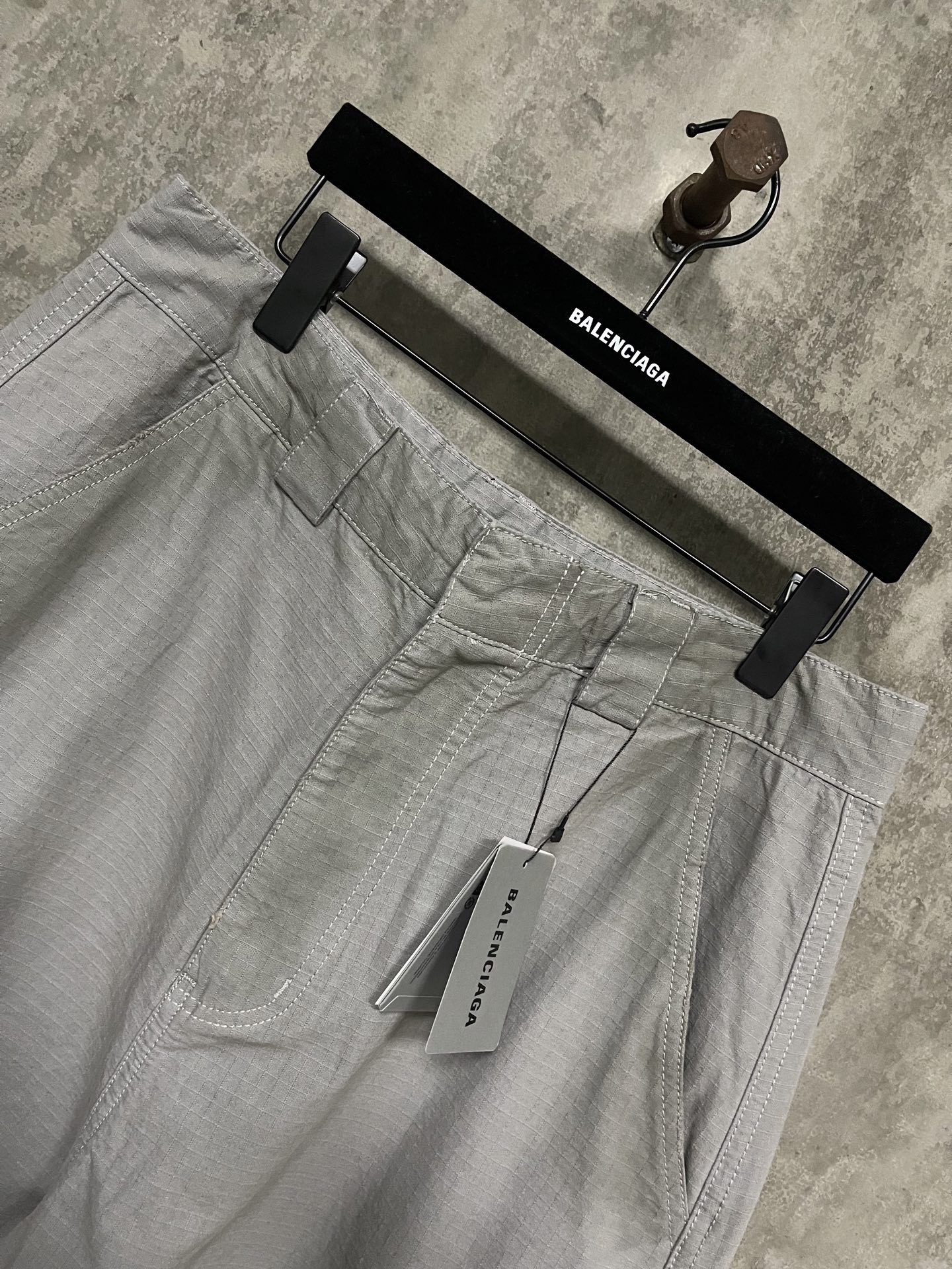 BALENCIAGA  Men's Cargo Shorts in Grey（831384TQP139243）