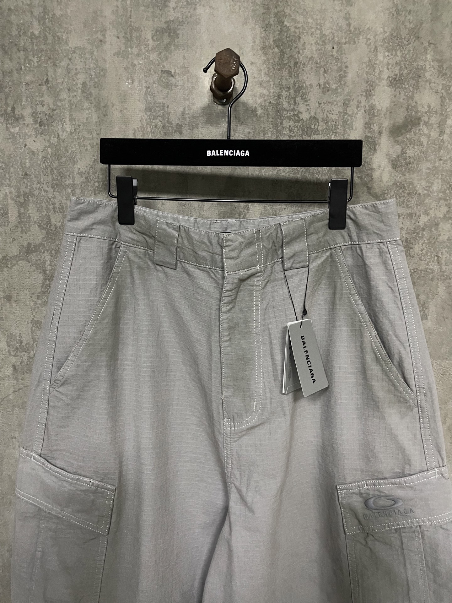 BALENCIAGA  Men's Cargo Shorts in Grey（831384TQP139243）