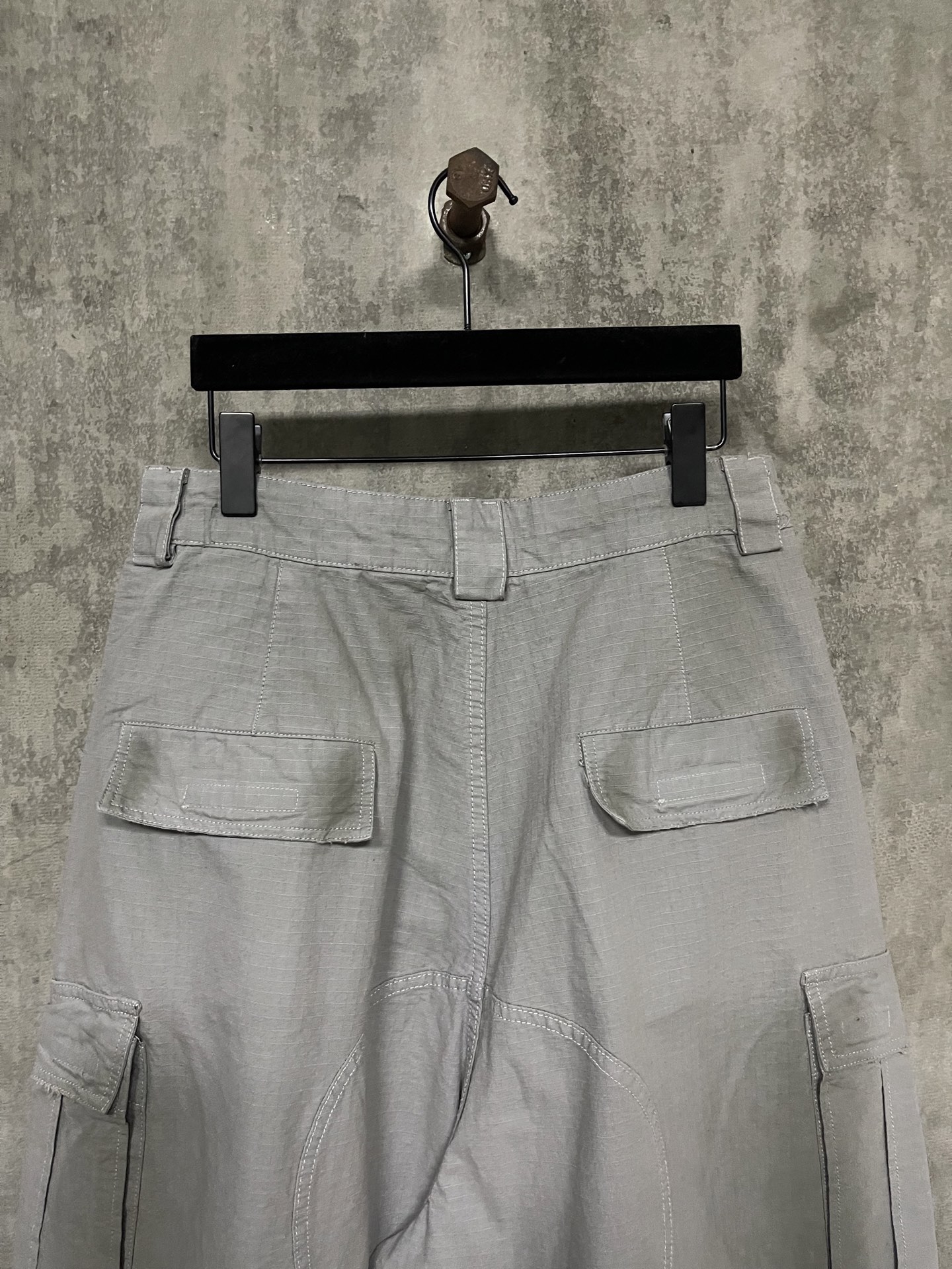 BALENCIAGA  Men's Cargo Shorts in Grey（831384TQP139243）
