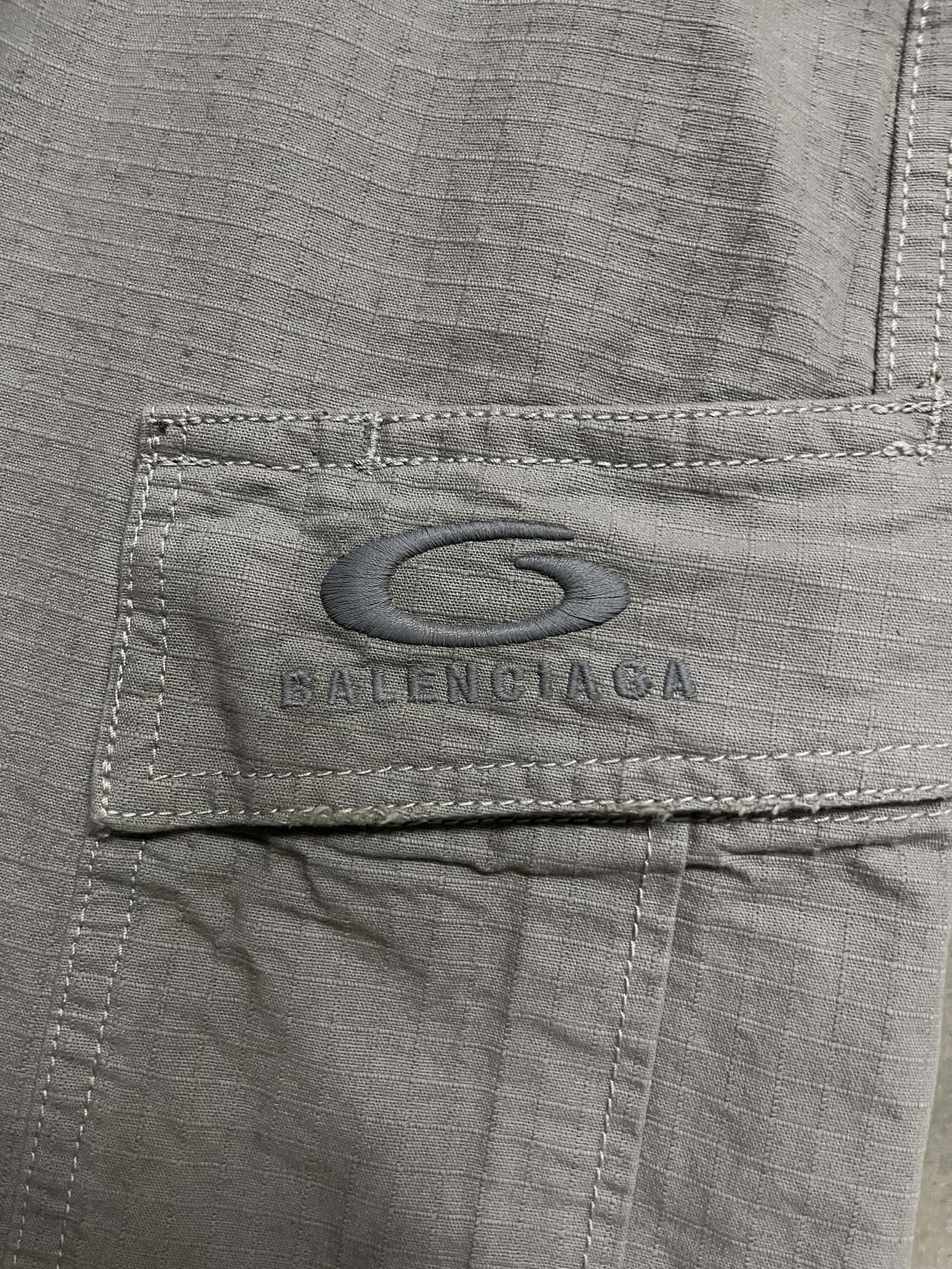BALENCIAGA  Men's Cargo Shorts in Grey（831384TQP139243）