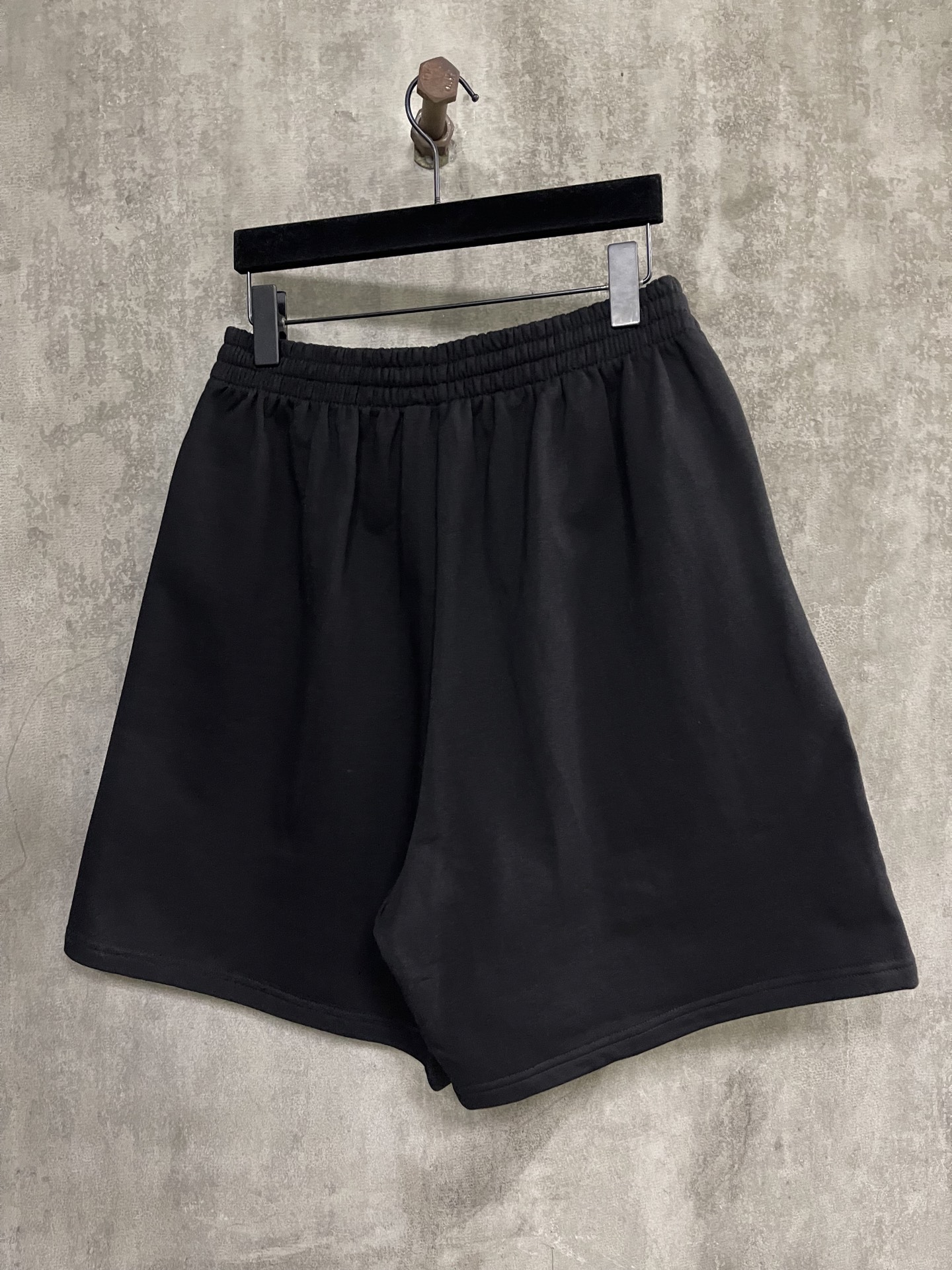 Balenciaga Cities Paris Cotton Sweat Shorts 'Black White' (676137TLVL81070）