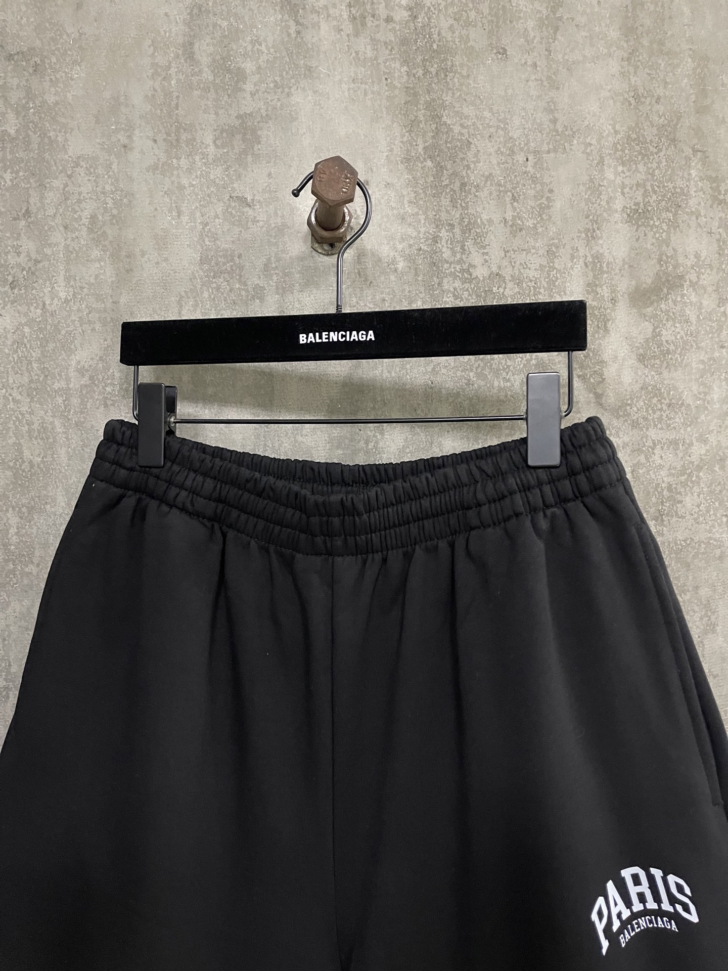 Balenciaga Cities Paris Cotton Sweat Shorts 'Black White' (676137TLVL81070）