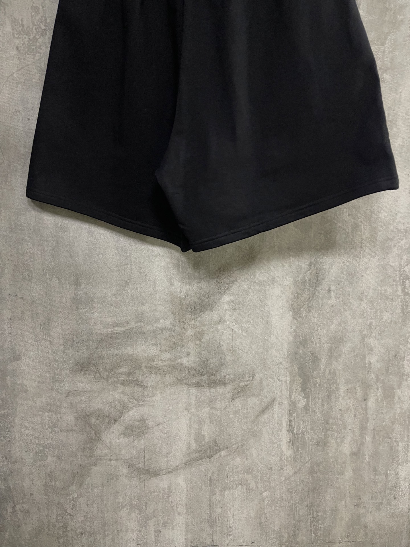 Balenciaga Cities Paris Cotton Sweat Shorts 'Black White' (676137TLVL81070）