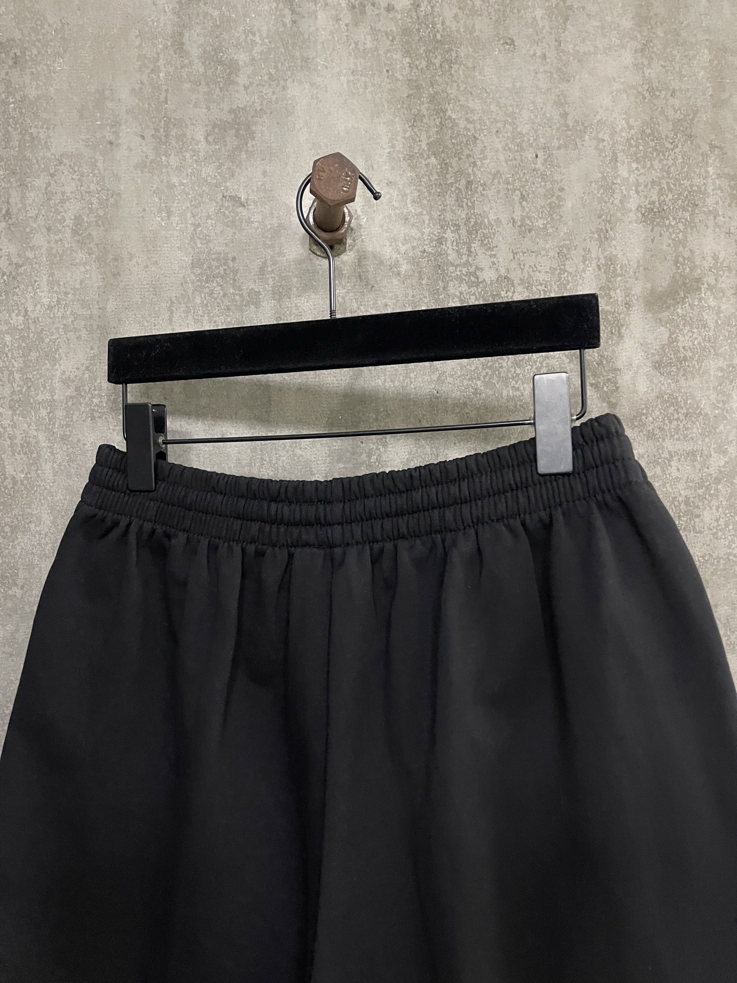 Balenciaga Cities Paris Cotton Sweat Shorts 'Black White' (676137TLVL81070）