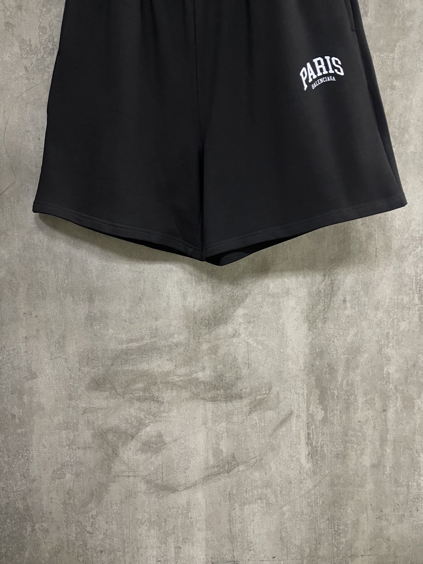 Balenciaga Cities Paris Cotton Sweat Shorts 'Black White' (676137TLVL81070）