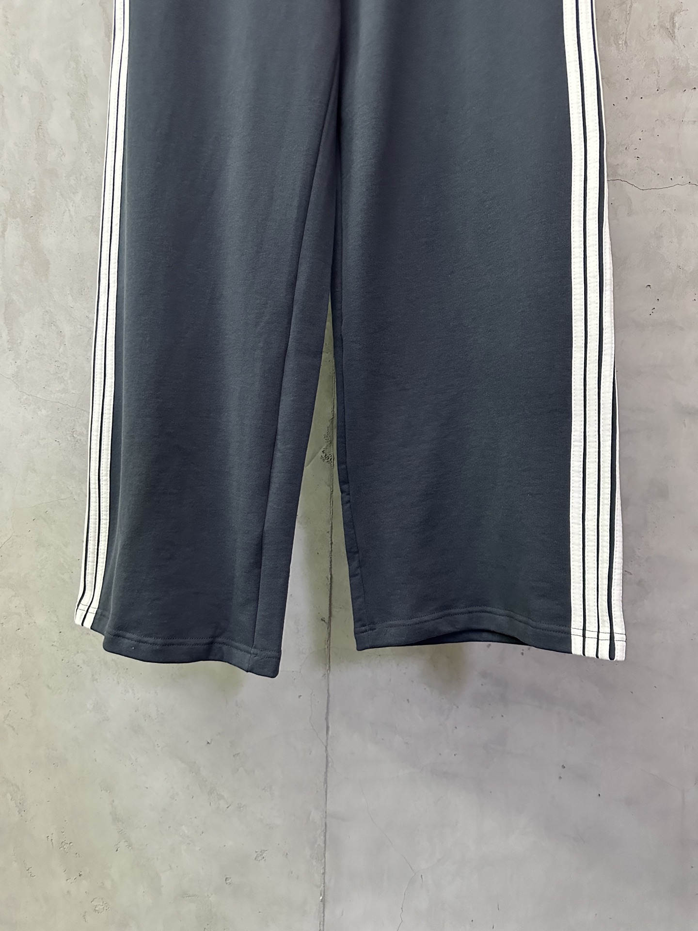 BALENCIAGA Men's Loop Sports Icon Baggy Sweatpants "Navy/White" (844177TSVI33967）