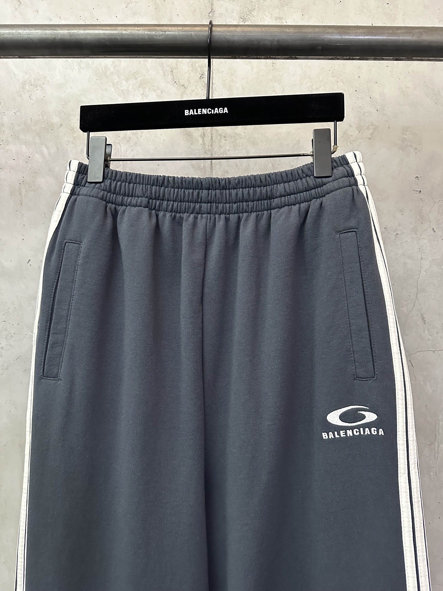 BALENCIAGA Men's Loop Sports Icon Baggy Sweatpants "Navy/White" (844177TSVI33967）