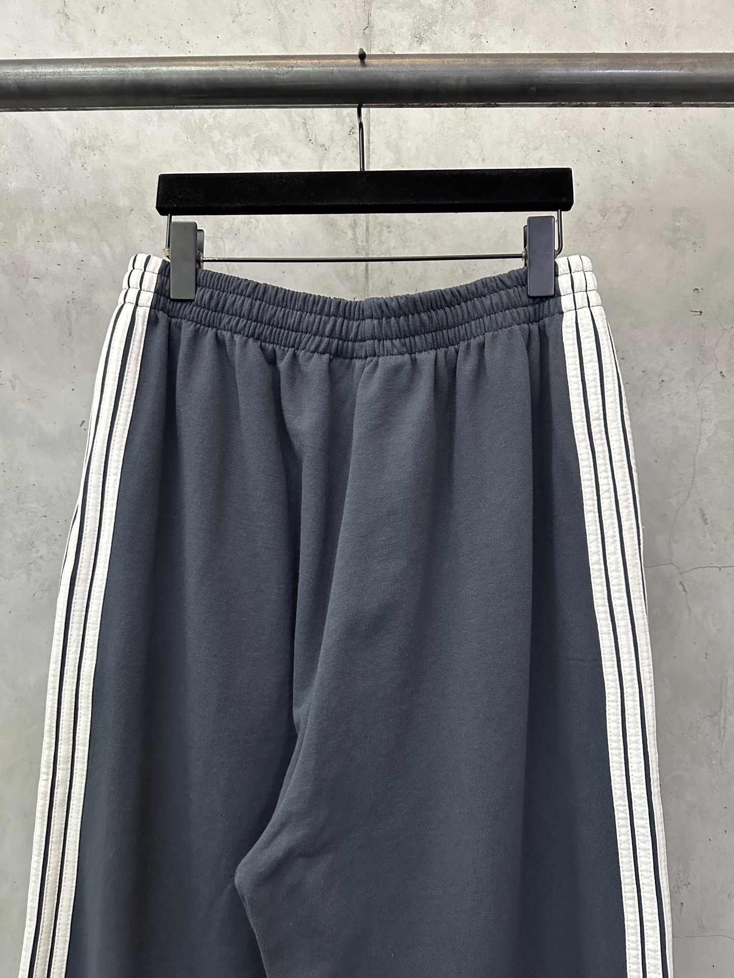 BALENCIAGA Men's Loop Sports Icon Baggy Sweatpants "Navy/White" (844177TSVI33967）