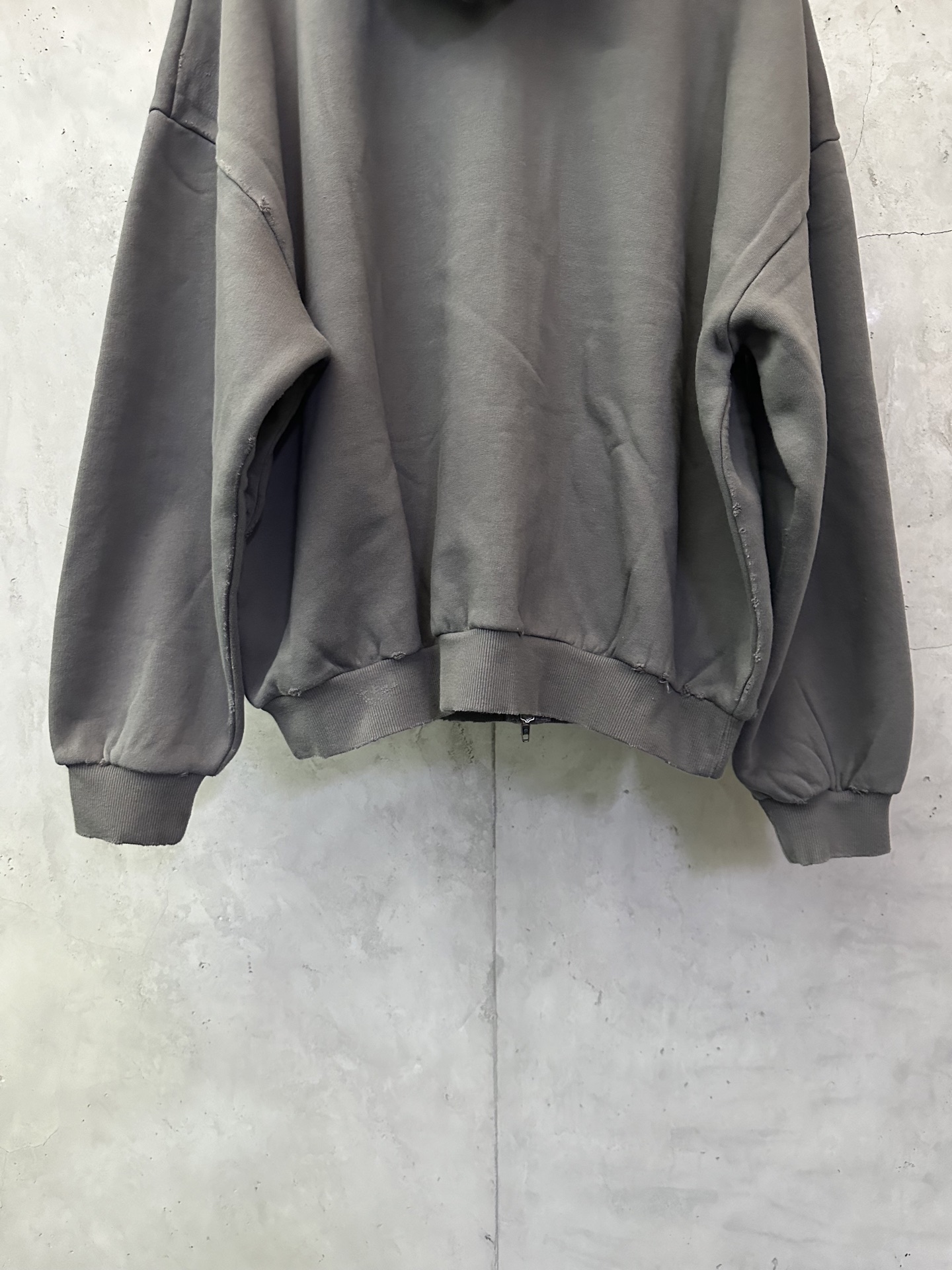 BALENCIAGA Human Being Shifted Zip-Up Hoodie (833382TSVB91441）