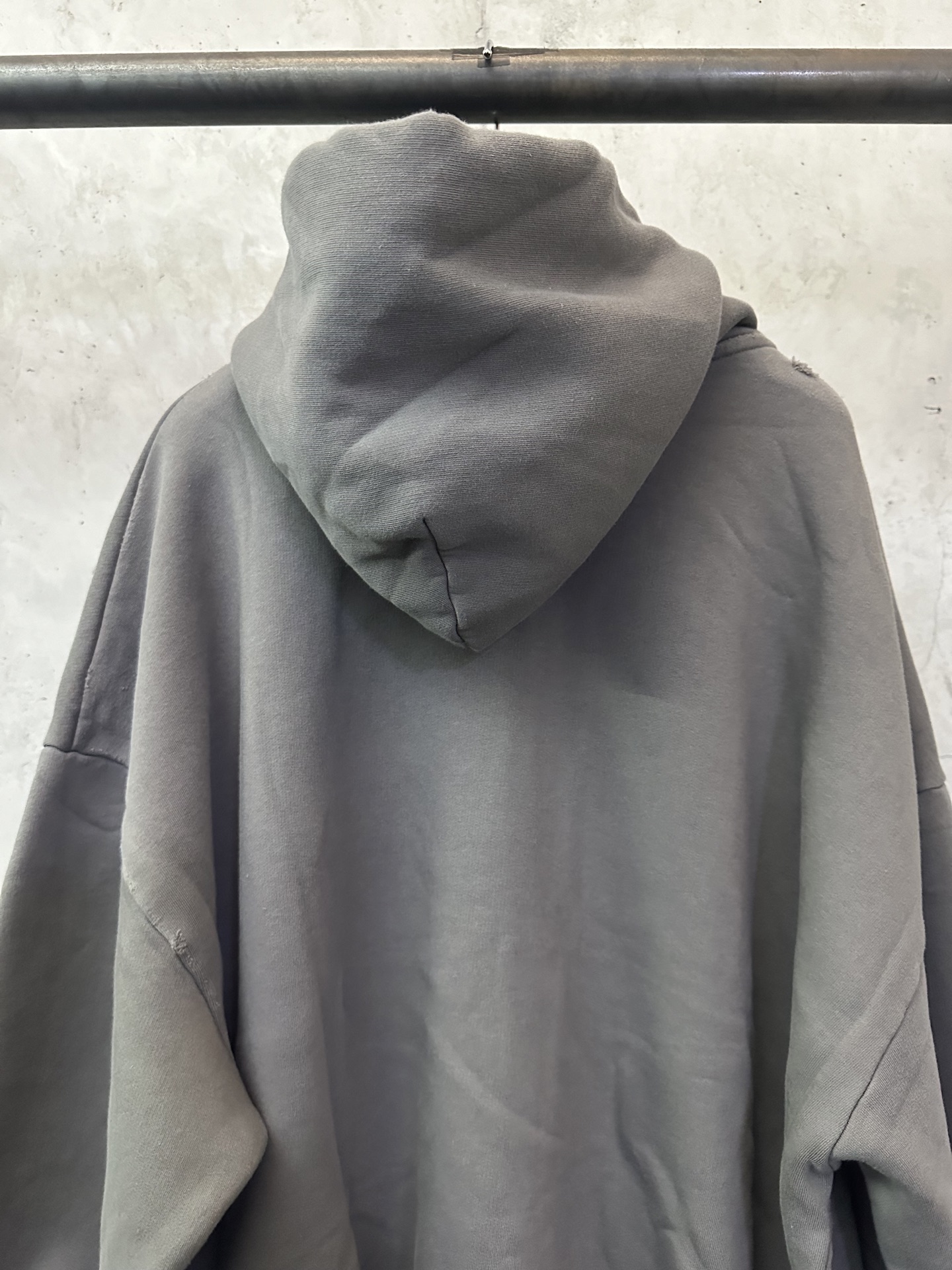BALENCIAGA Human Being Shifted Zip-Up Hoodie (833382TSVB91441）