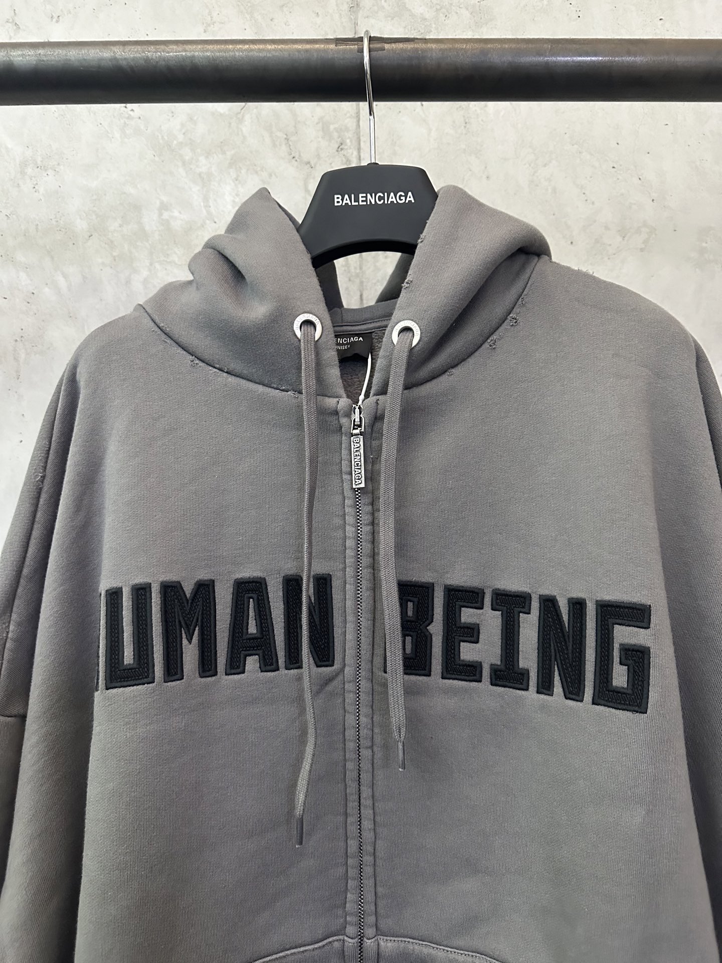 BALENCIAGA Human Being Shifted Zip-Up Hoodie (833382TSVB91441）