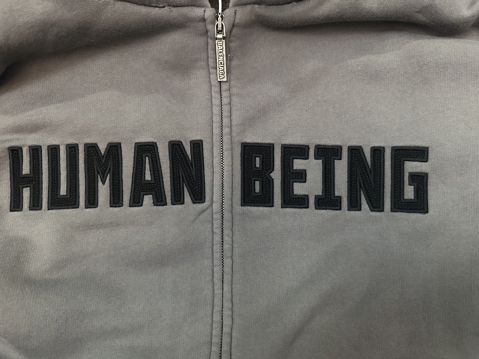 BALENCIAGA Human Being Shifted Zip-Up Hoodie (833382TSVB91441）