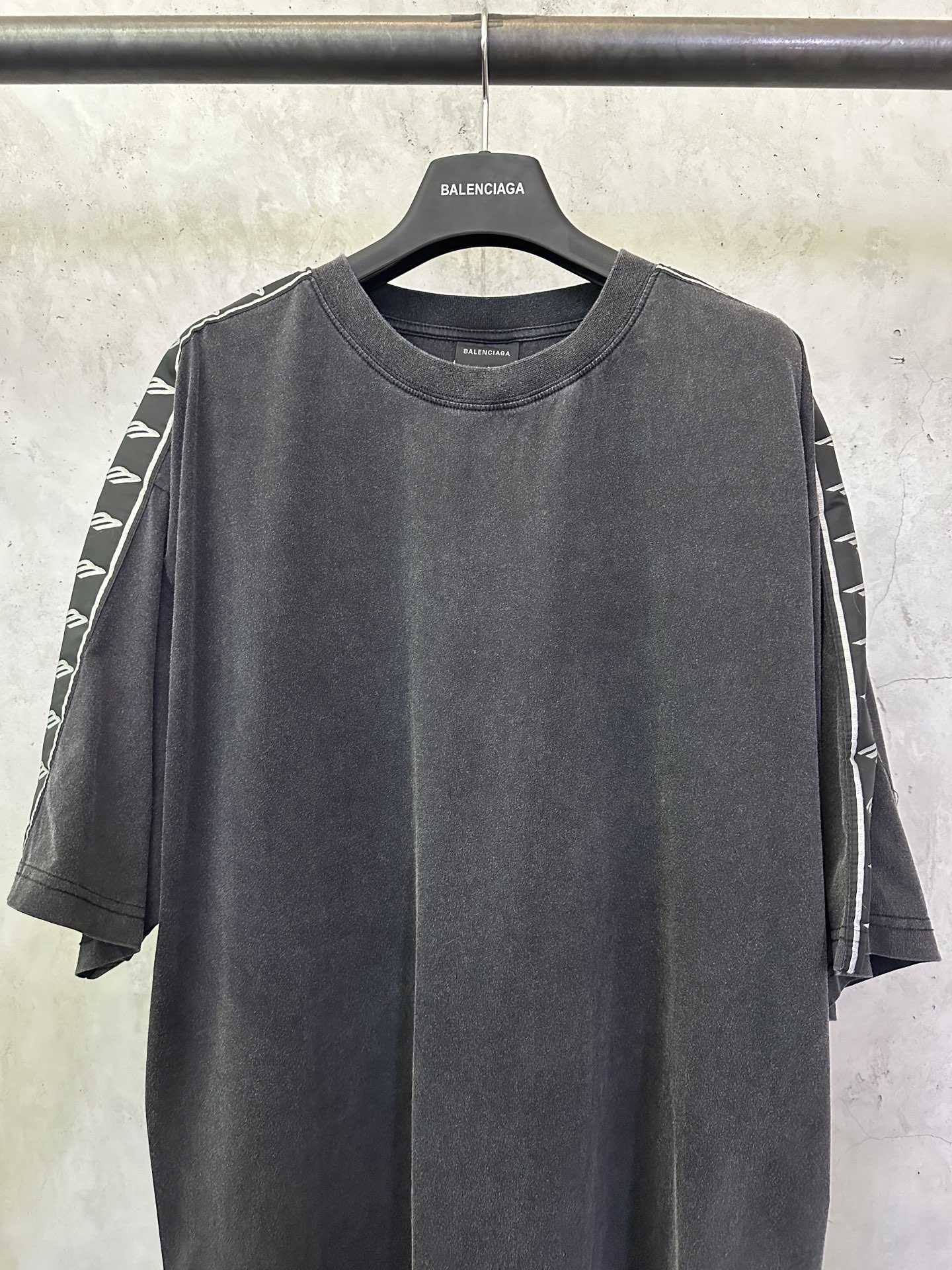 Balenciaga Stripe Medium Size T-Shirt（764235TTVP81041）