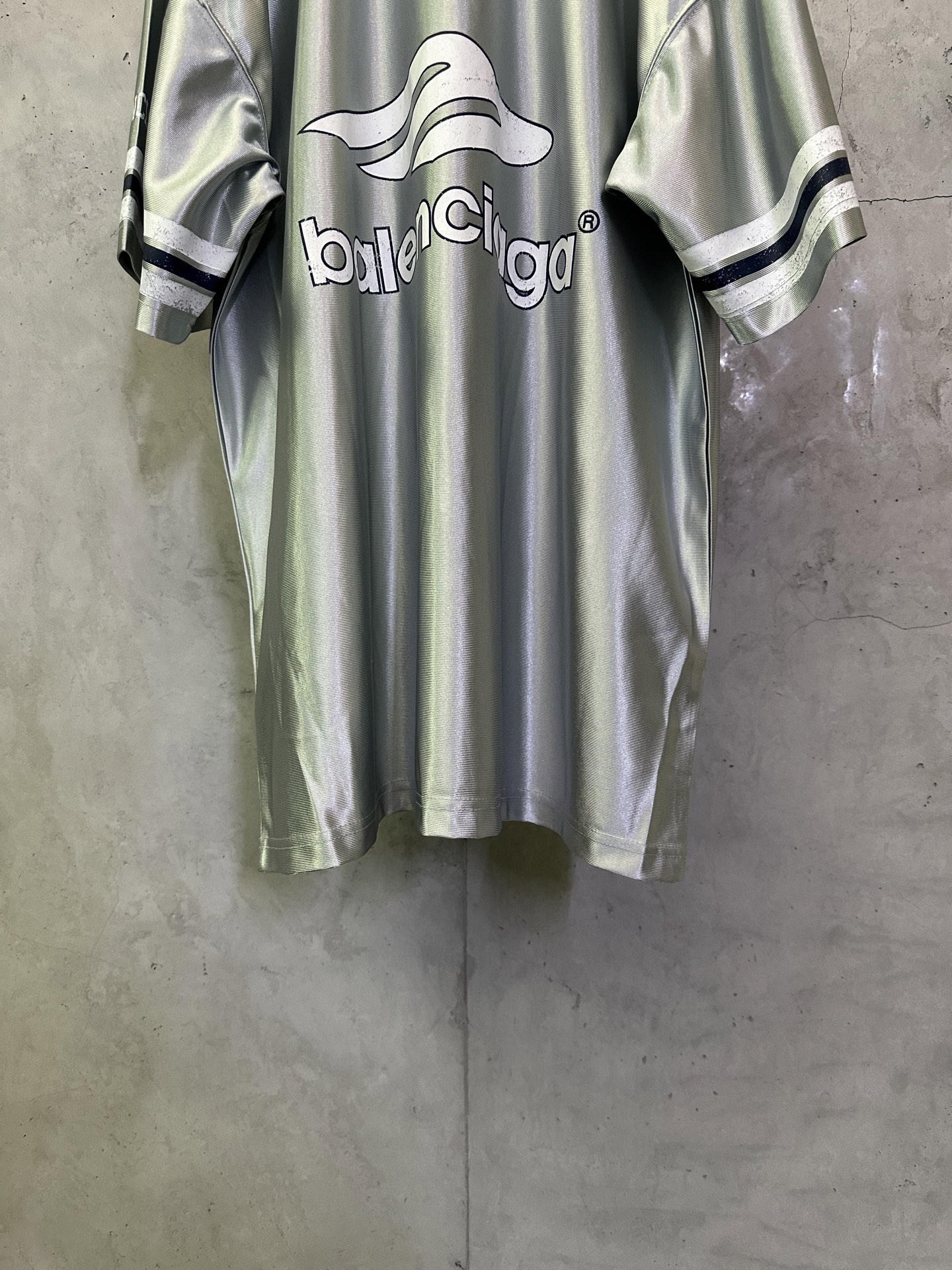 BALENCIAGA 3b Football silhouette V-neck T-shirt（857113TTVQ71461）