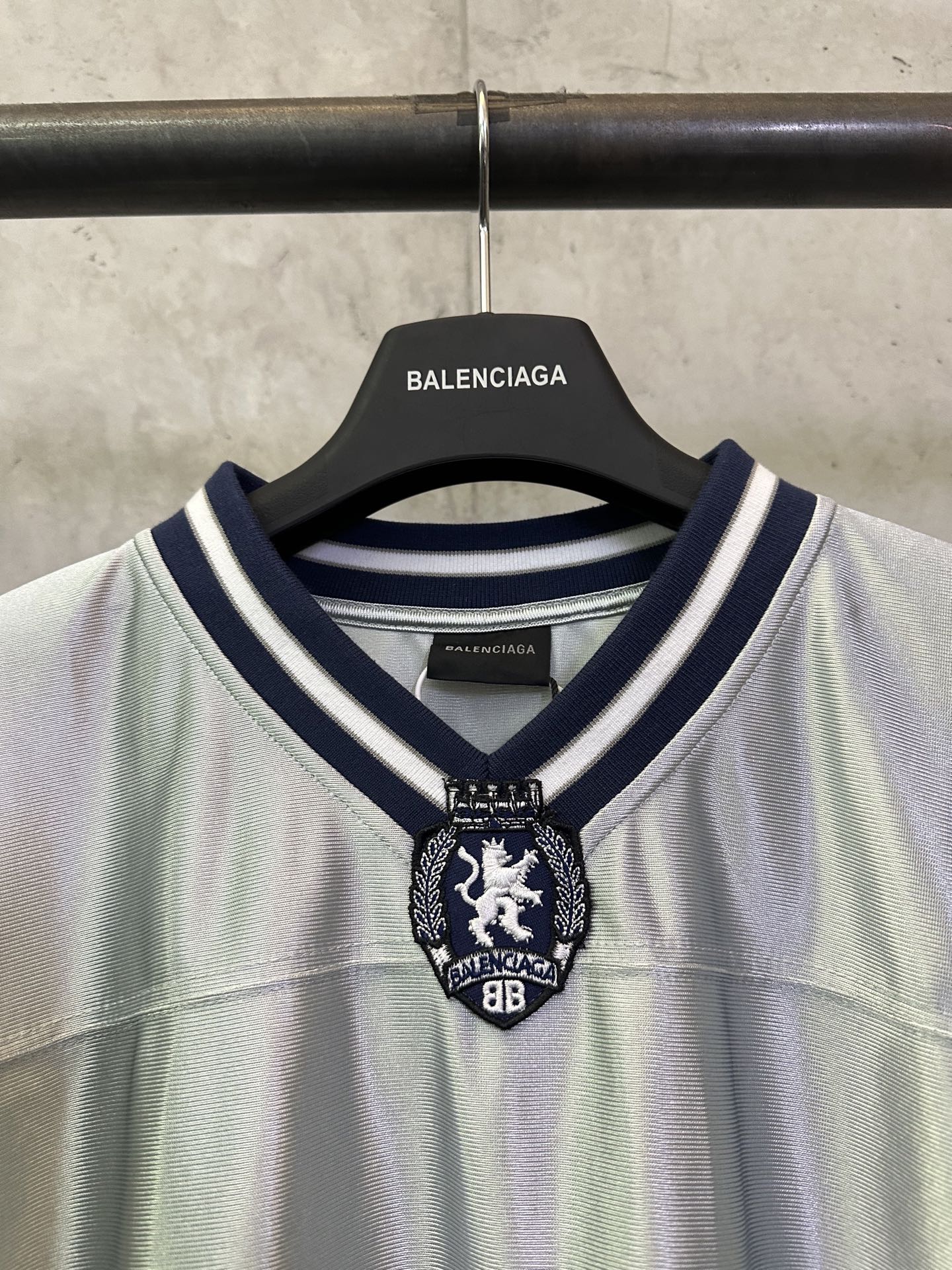 BALENCIAGA 3b Football silhouette V-neck T-shirt（857113TTVQ71461）