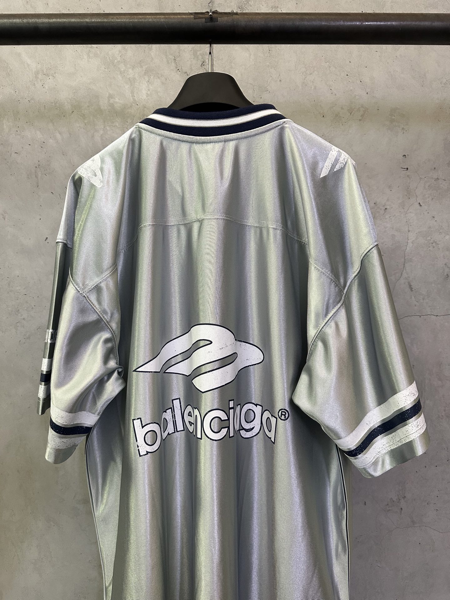 BALENCIAGA 3b Football silhouette V-neck T-shirt（857113TTVQ71461）