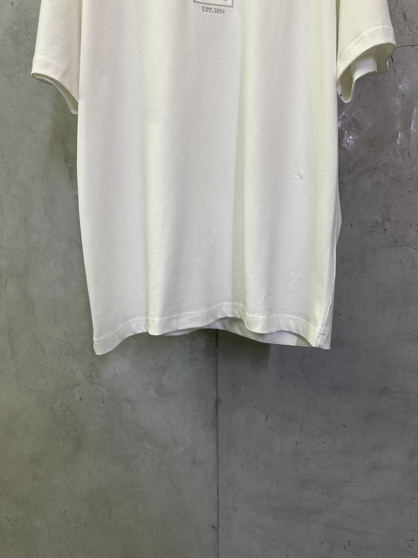 Burberry Gothic Logo Cotton T-Shirt（81160611）