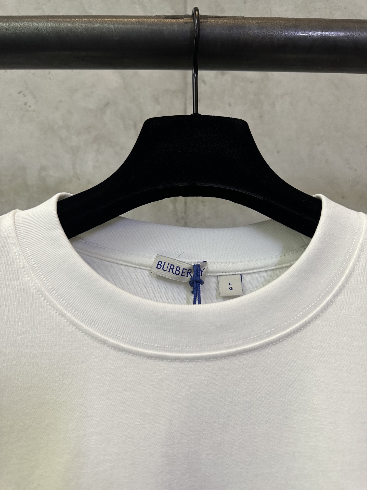 Burberry Gothic Logo Cotton T-Shirt（81160611）