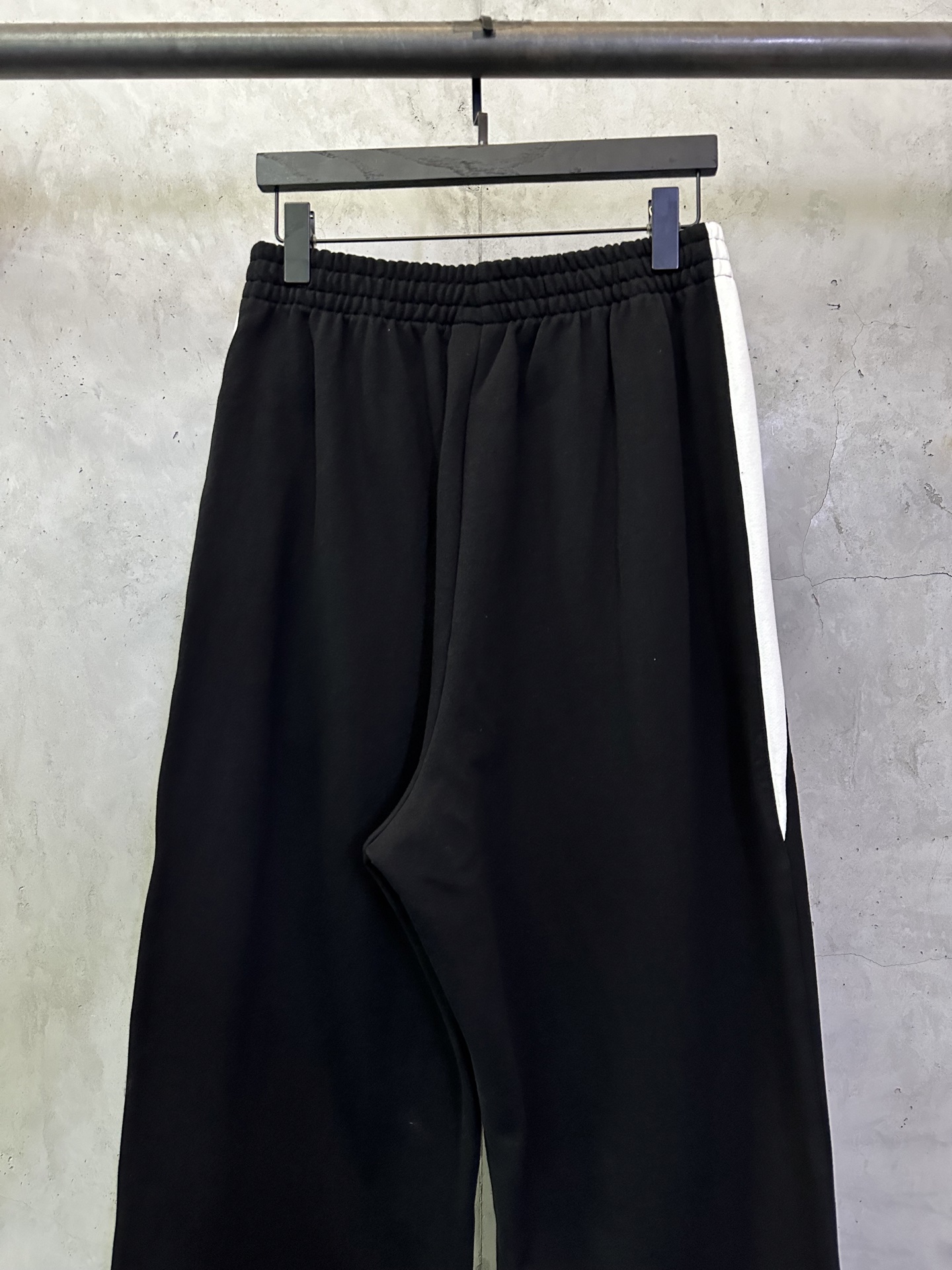 Balenciaga NBA collaboration oversized track pants in black/white（864873TTVV91070）