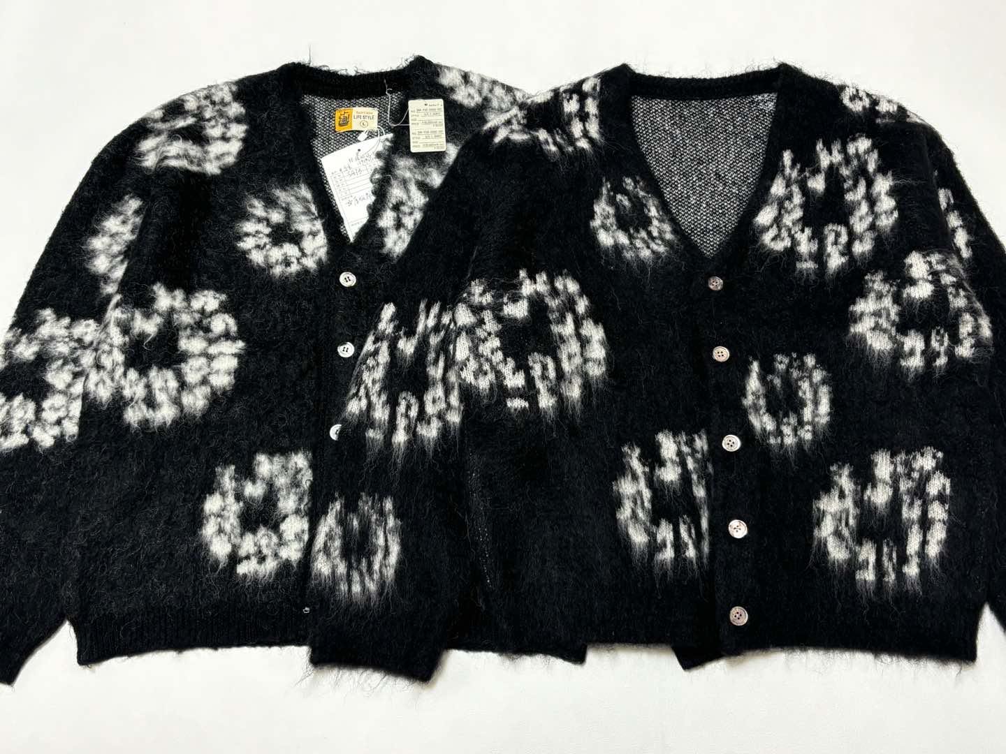 SAINT M×××××× sweater (SM-YS1-0000-C50）