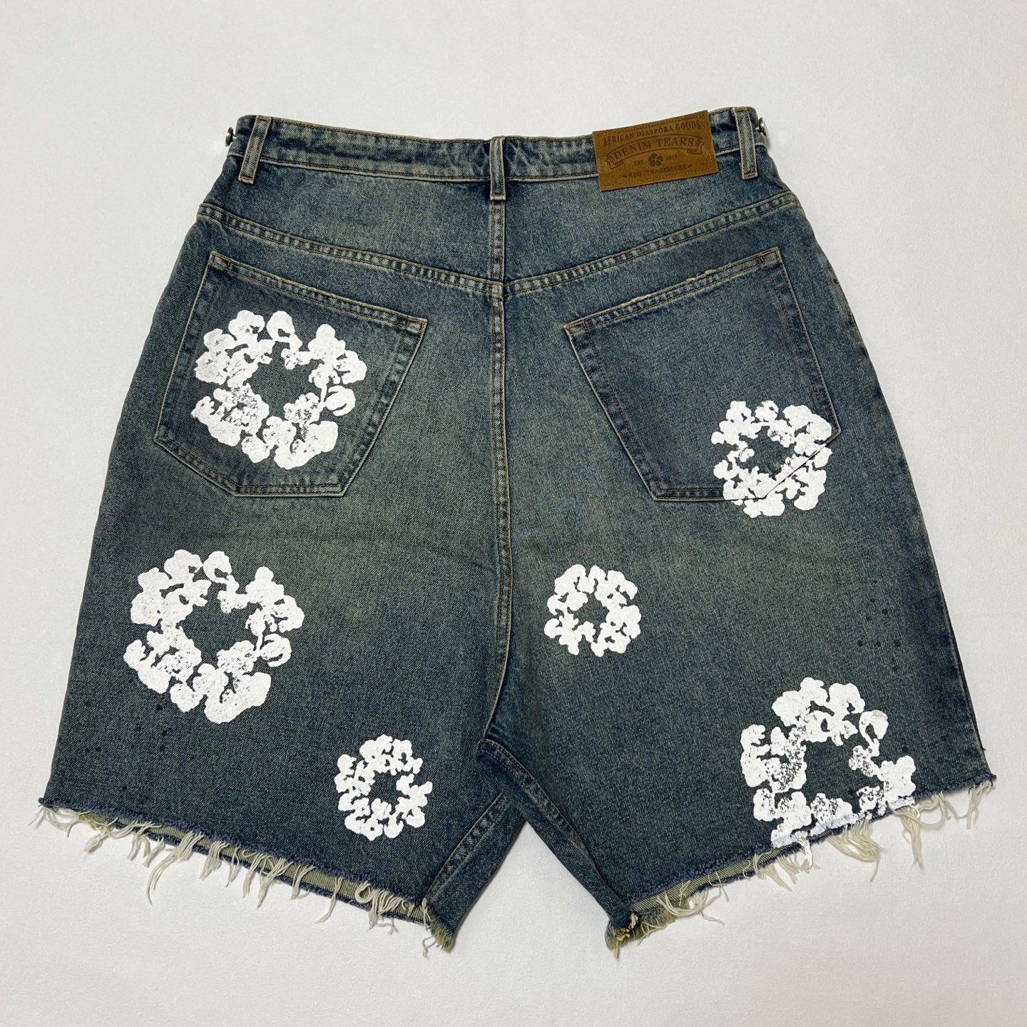 DENIM TEARS x LEVI'S Dirty Wash Wreath Short "Light Wash"  (SS24WR001-D）
