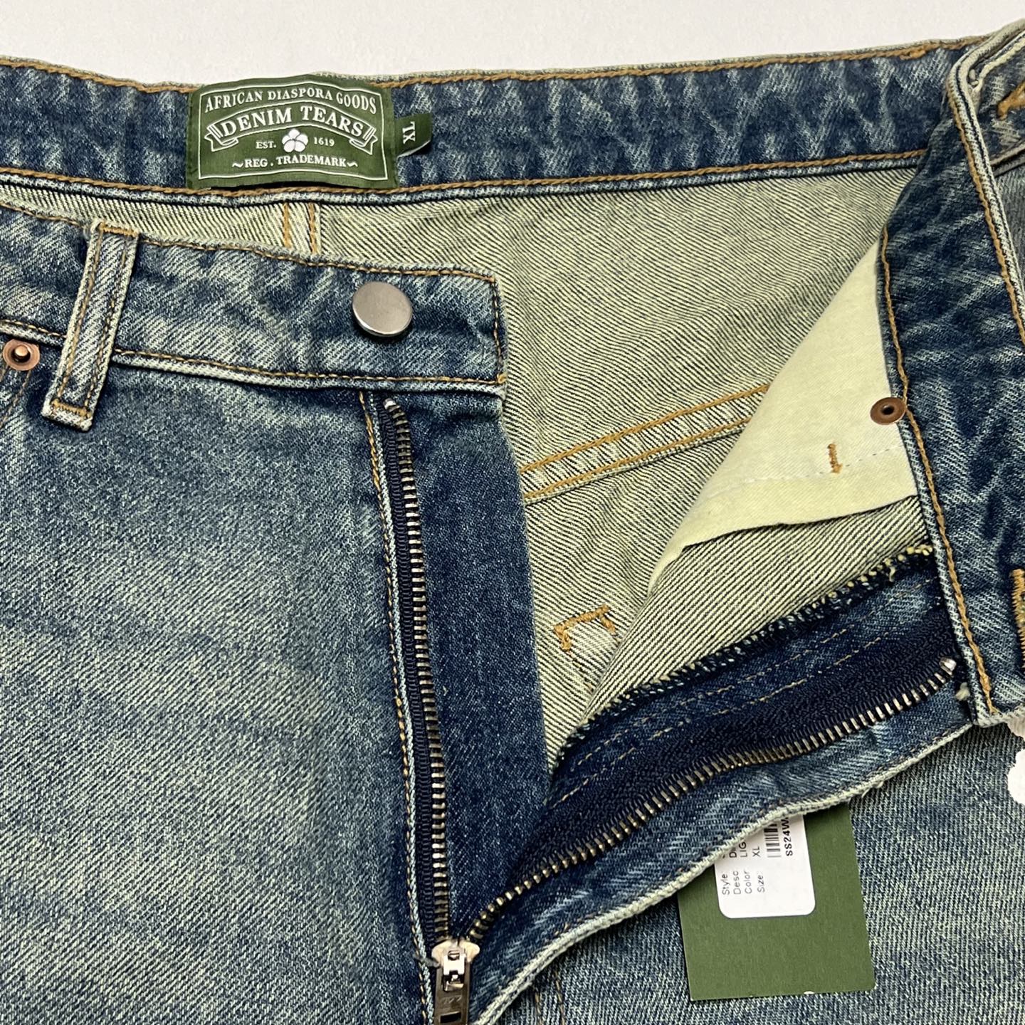 DENIM TEARS x LEVI'S Dirty Wash Wreath Short "Light Wash"  (SS24WR001-D）