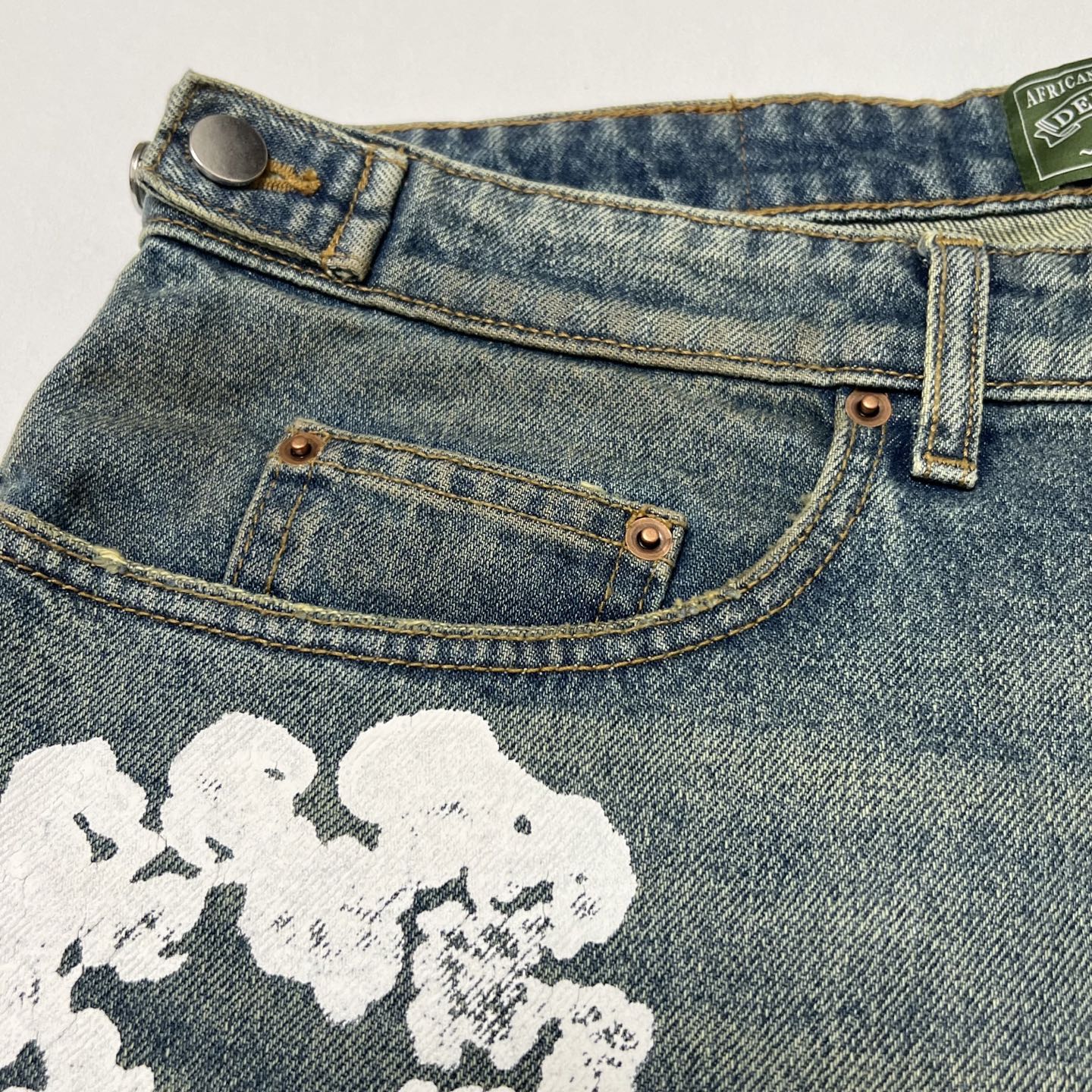 DENIM TEARS x LEVI'S Dirty Wash Wreath Short "Light Wash"  (SS24WR001-D）