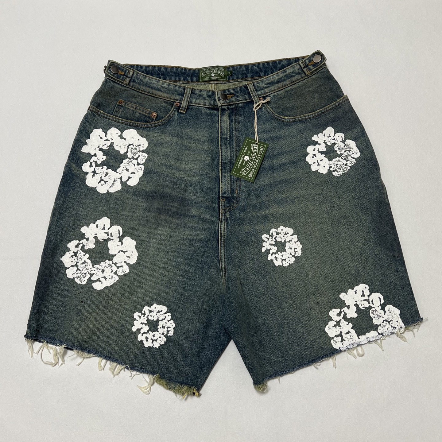 DENIM TEARS x LEVI'S Dirty Wash Wreath Short "Light Wash"  (SS24WR001-D）
