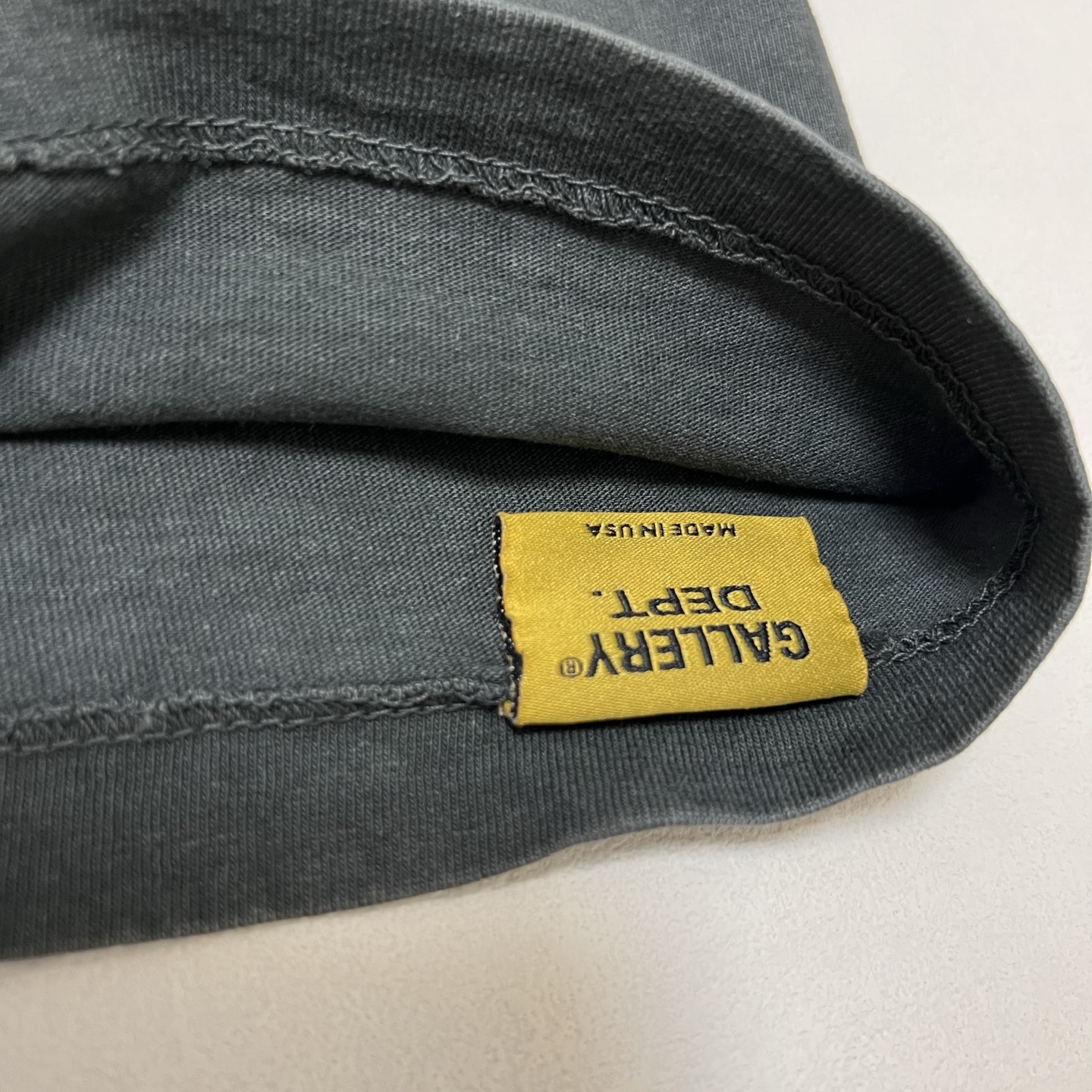 Gallery Dept. Intro/Extro Reversible Tee（ESS-10010-WZBK）