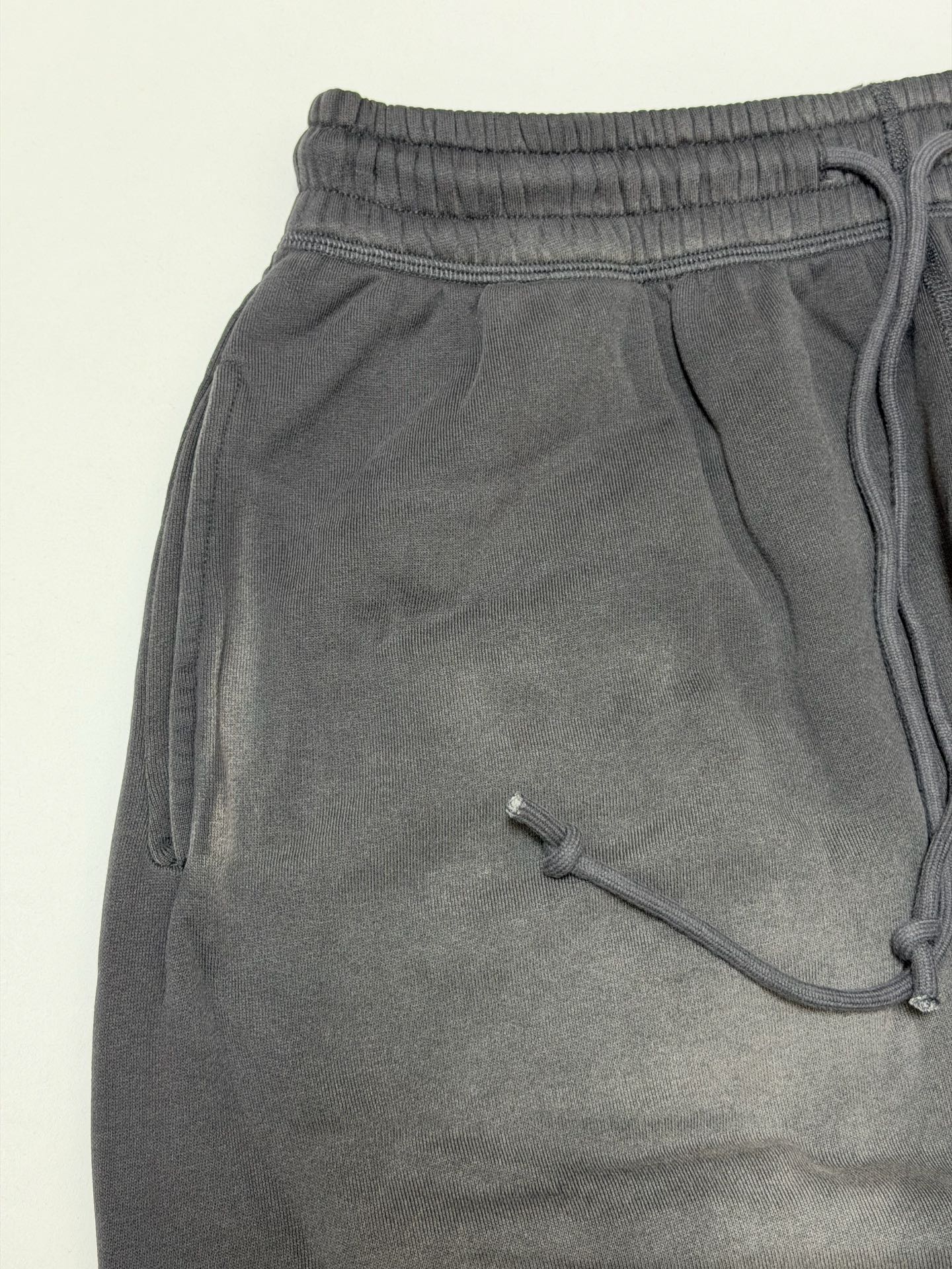 SAINT Mxxxxxx SWEAT PANTS/LOVE AMONG/BLACK (SM-HR1-0000-061）