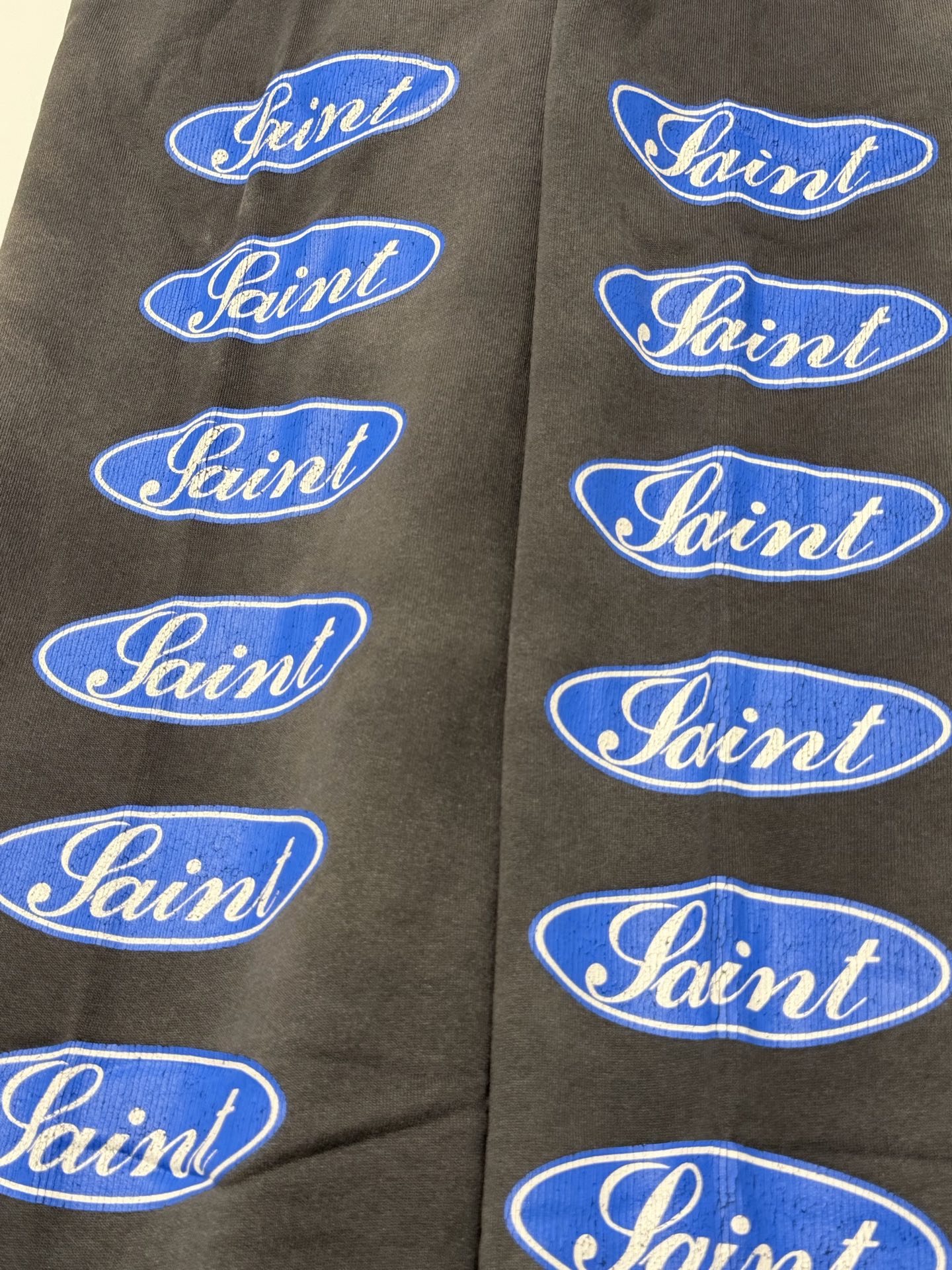 SAINT Mxxxxxx SWEAT PANTS/LOVE AMONG/BLACK (SM-HR1-0000-061）