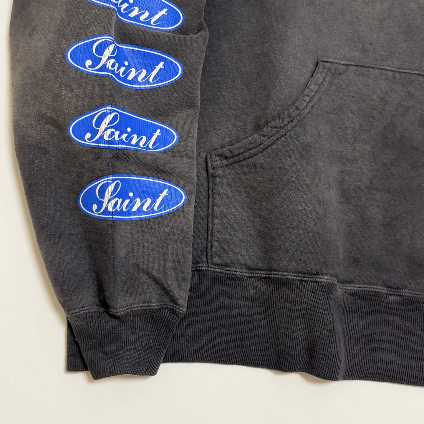 SAINT MXXXXXX HOODIE/LOVE AMONG/BLACK (SM-HR1-0000-053）