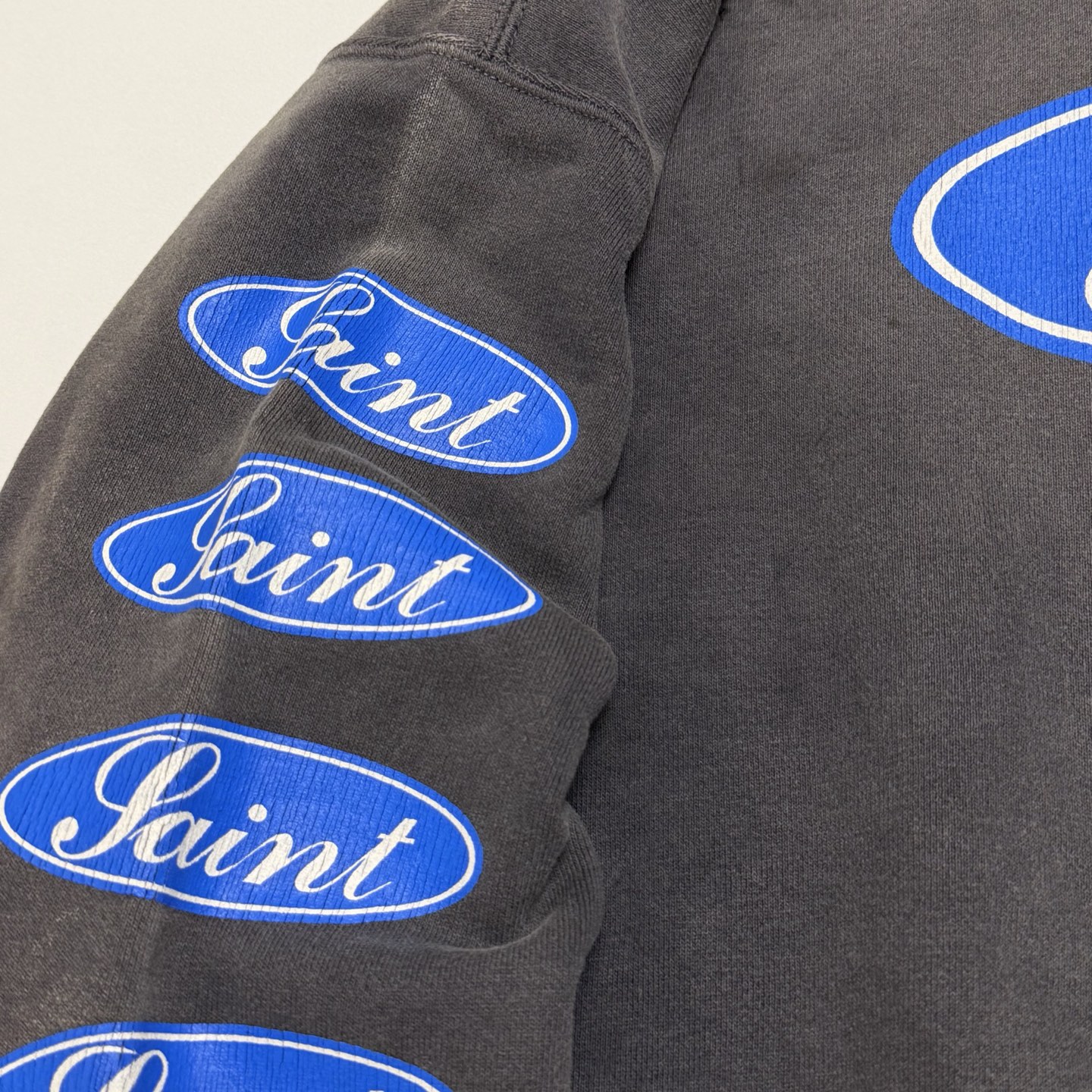 SAINT MXXXXXX HOODIE/LOVE AMONG/BLACK (SM-HR1-0000-053）