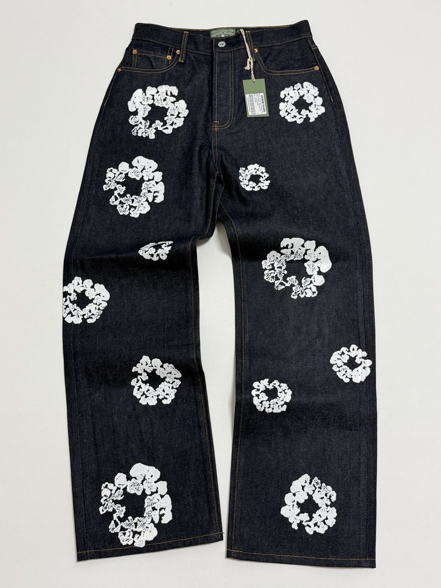 DENIM TEARS / BAGGY COTTON WREATH DENIM PANT（DEN-FW25-003）