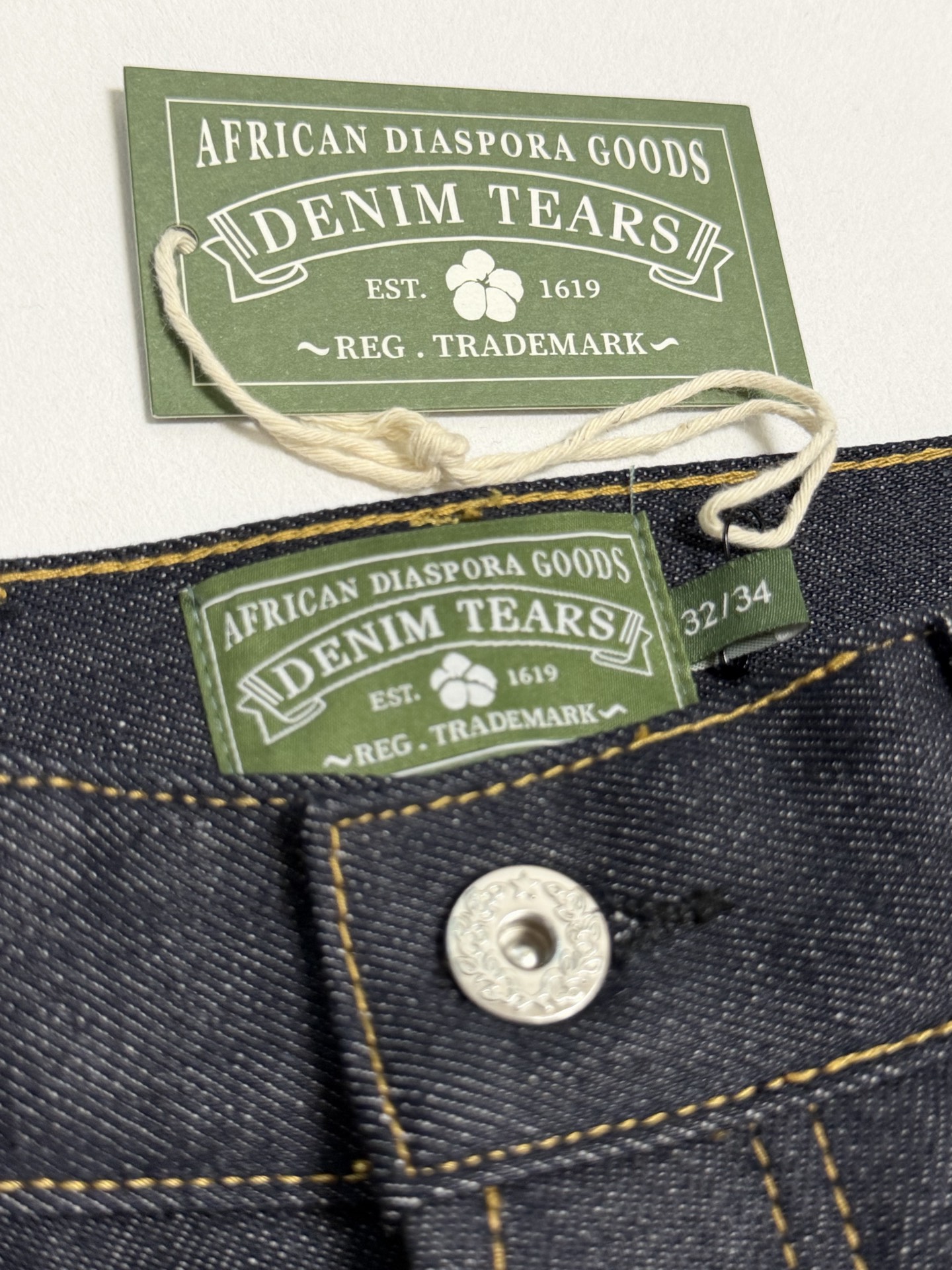 DENIM TEARS / BAGGY COTTON WREATH DENIM PANT（DEN-FW25-003）
