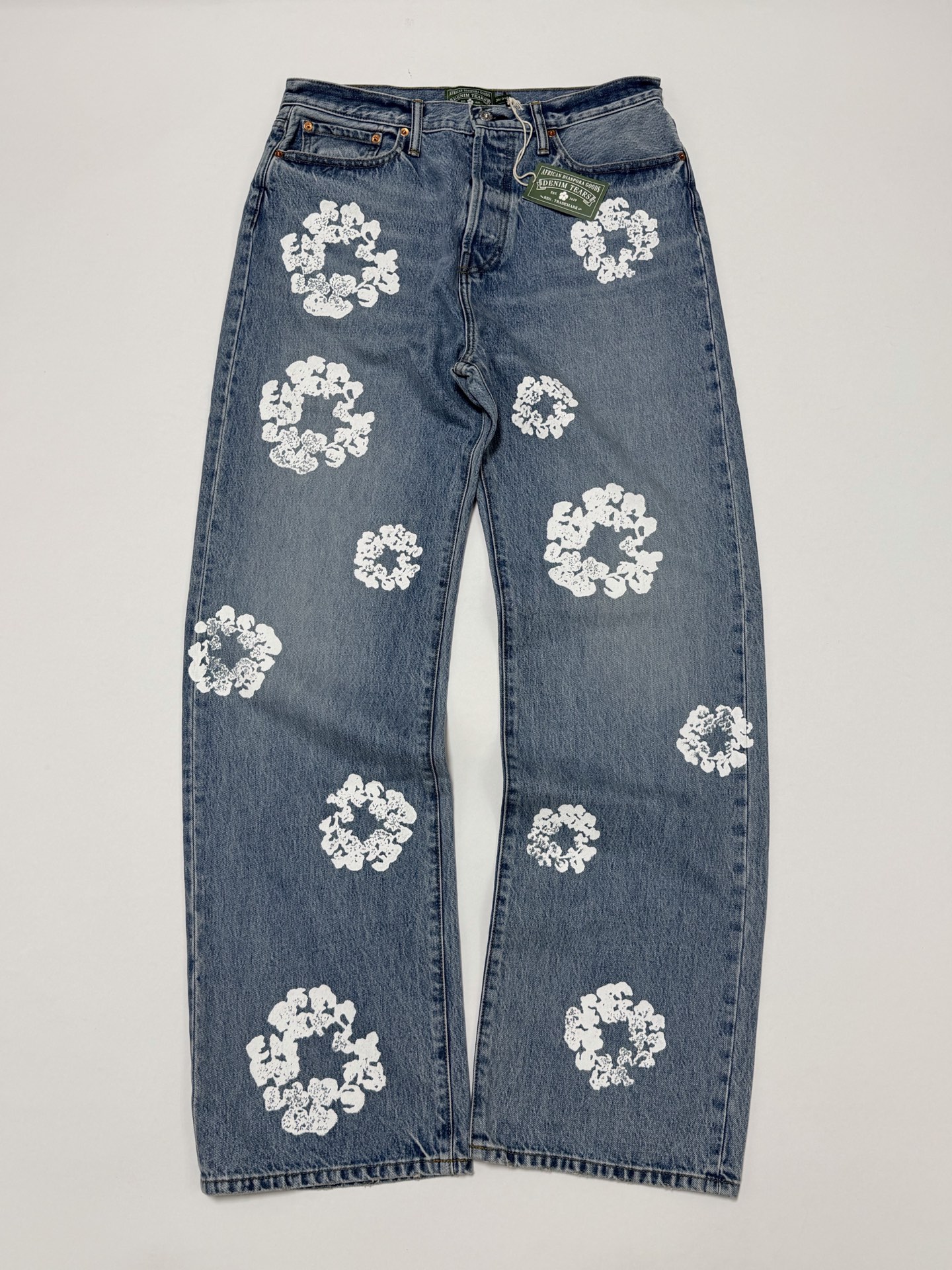 DENIM TEARS / BAGGY COTTON WREATH DENIM PANT（DEN-FW25-003）