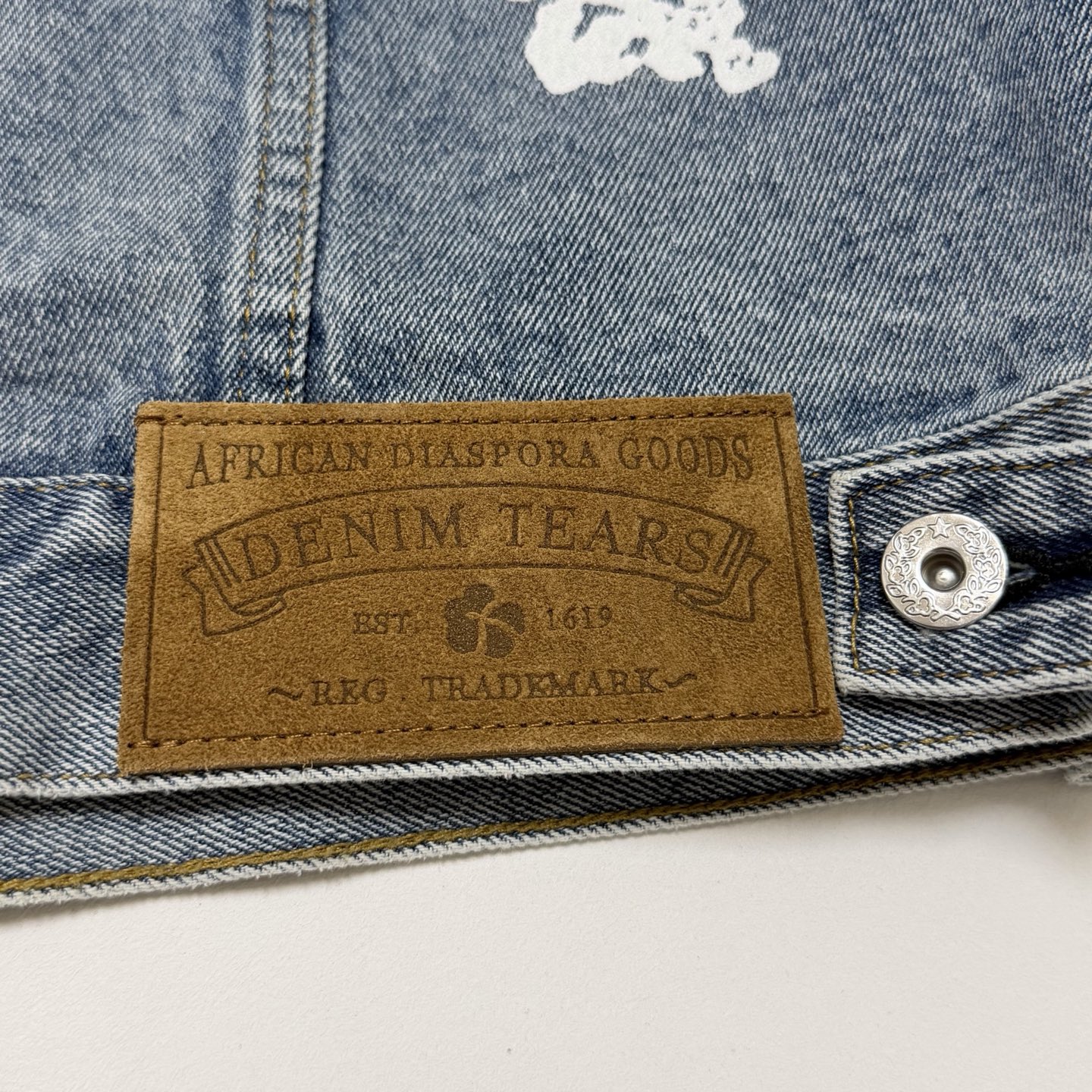 DENIM TEARS Cotton Wreath Denim Jacket (DEN-FW25-009）