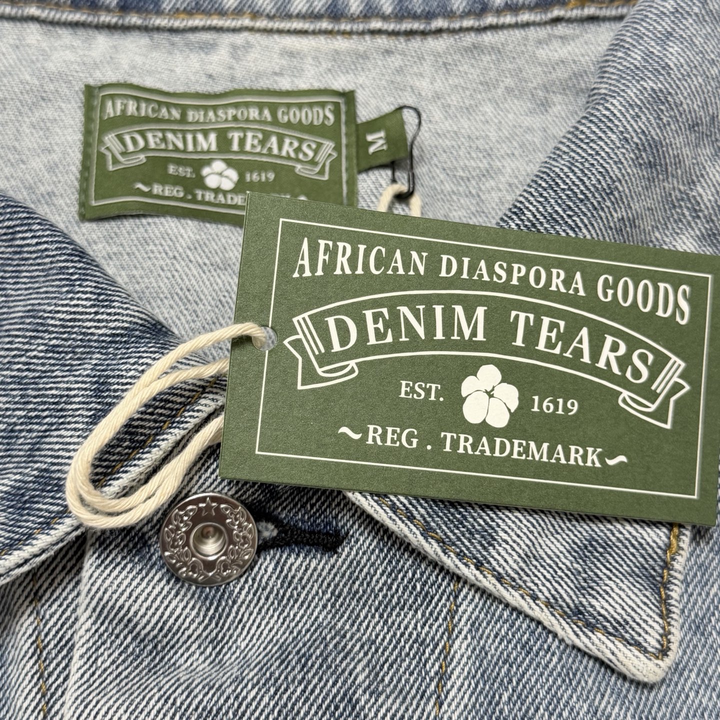 DENIM TEARS Cotton Wreath Denim Jacket (DEN-FW25-009）