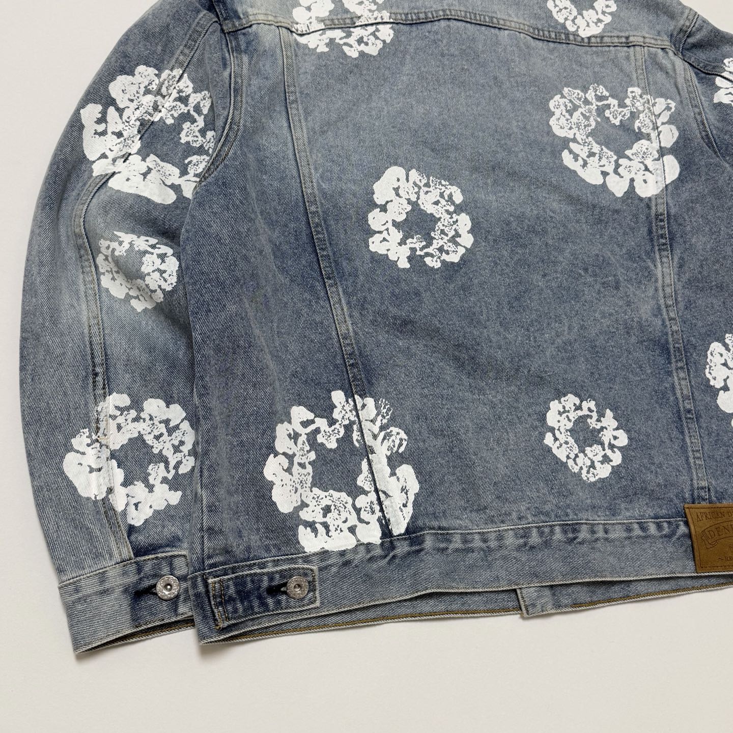 DENIM TEARS Cotton Wreath Denim Jacket (DEN-FW25-009）