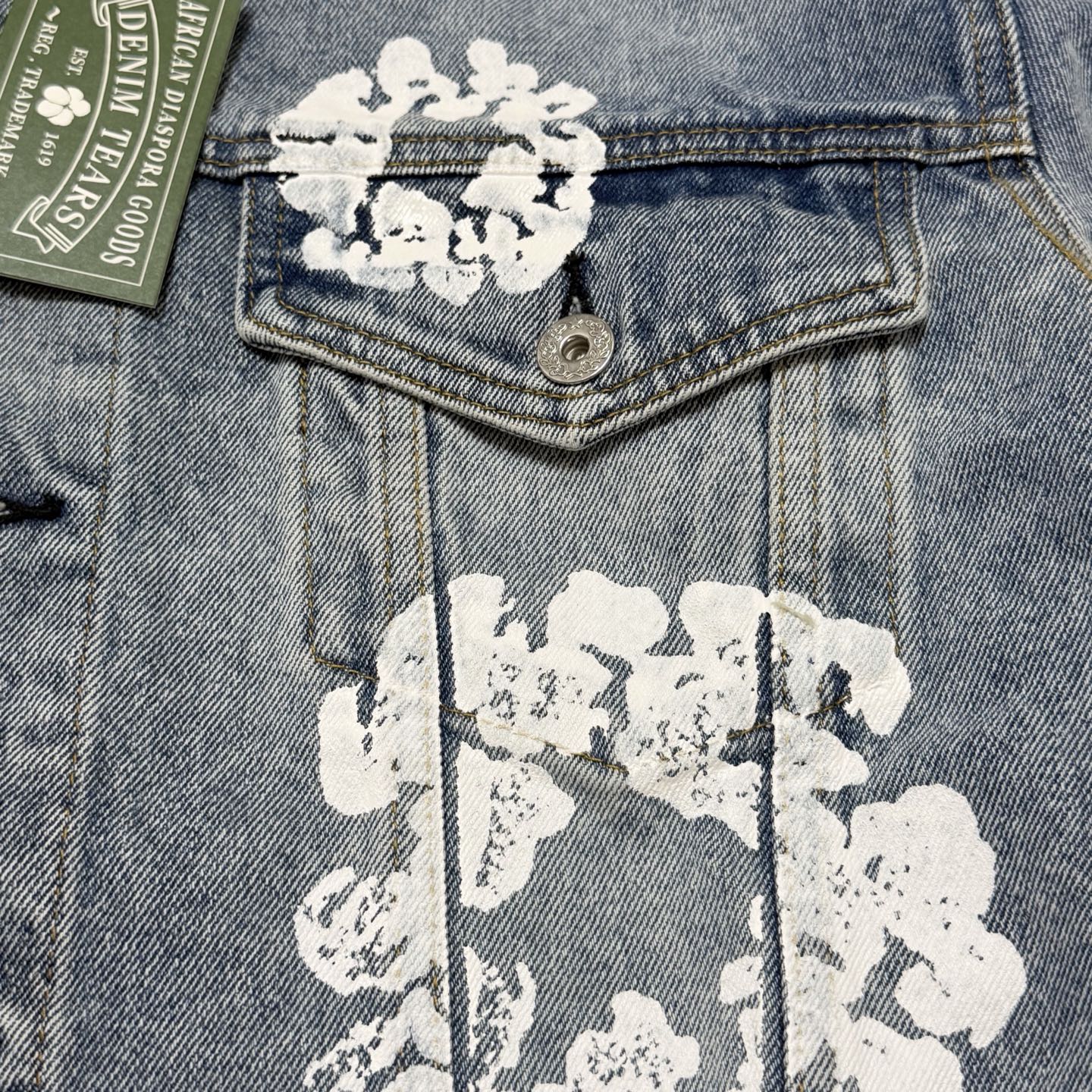 DENIM TEARS Cotton Wreath Denim Jacket (DEN-FW25-009）