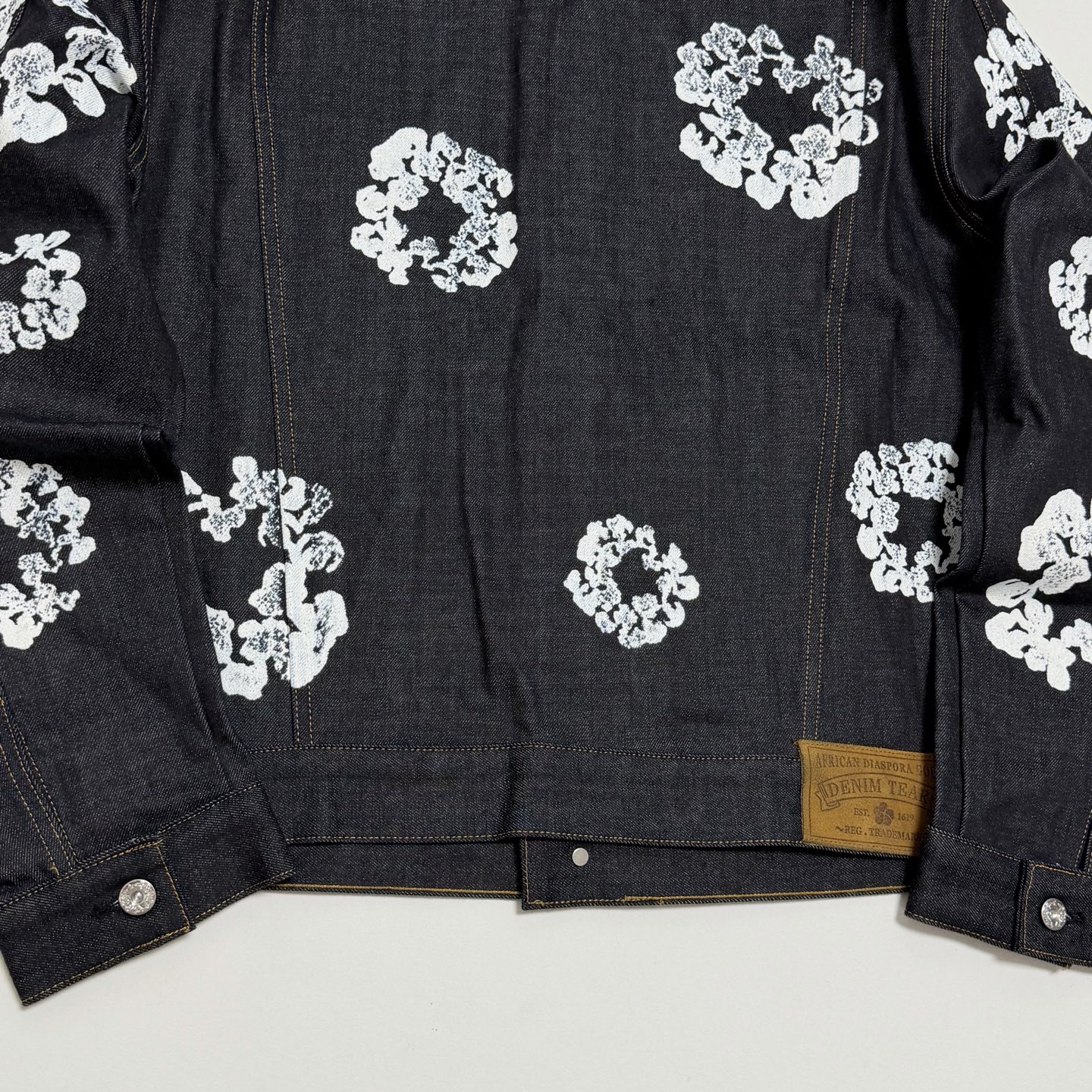 DENIM TEARS Cotton Wreath Denim Jacket (DEN-FW25-009）