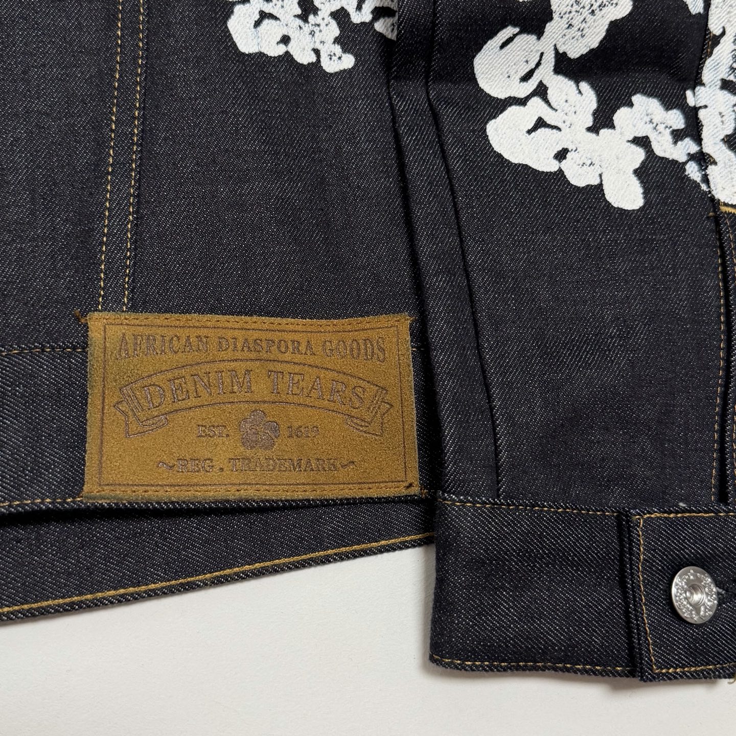 DENIM TEARS Cotton Wreath Denim Jacket (DEN-FW25-009）