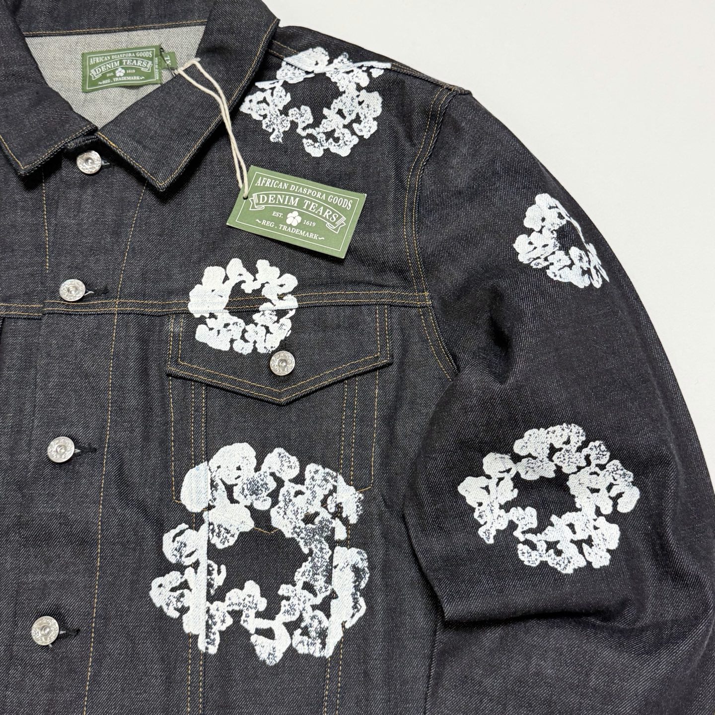 DENIM TEARS Cotton Wreath Denim Jacket (DEN-FW25-009）