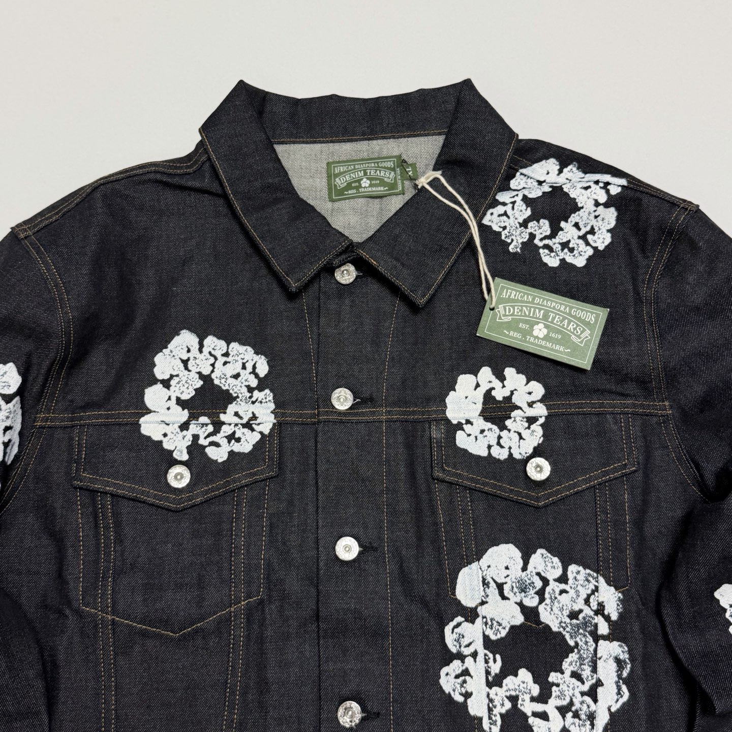 DENIM TEARS Cotton Wreath Denim Jacket (DEN-FW25-009）