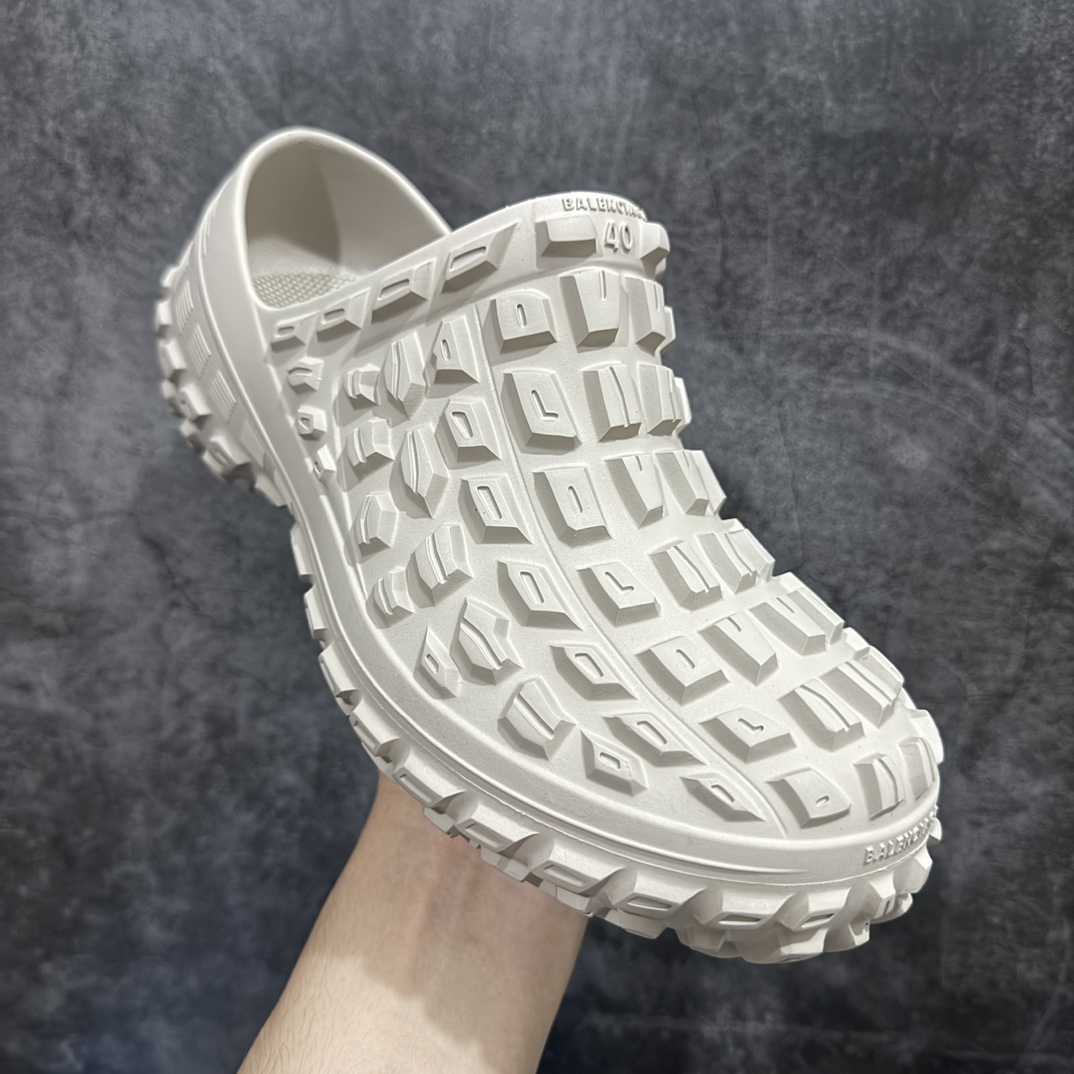 BALENCIAGA DEFENDER CLOG（735252W3CV29700）