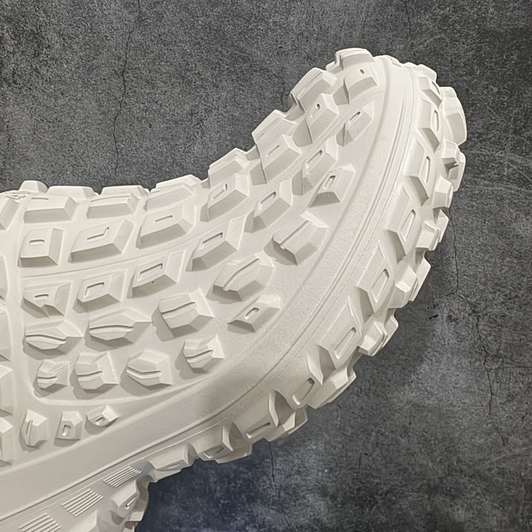 BALENCIAGA DEFENDER CLOG（735252W3CV29700）