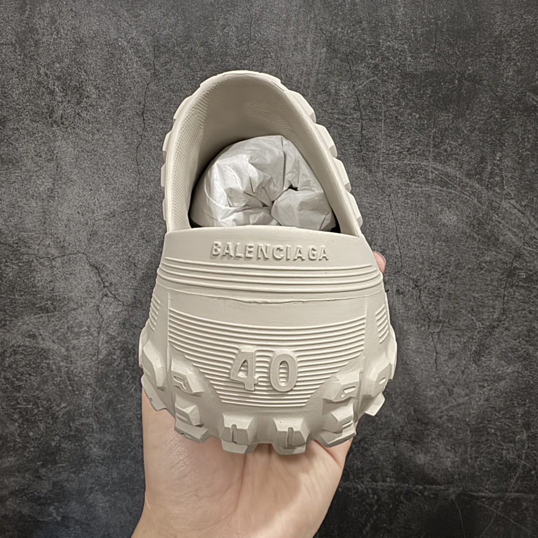 BALENCIAGA DEFENDER CLOG（735252W3CV29700）