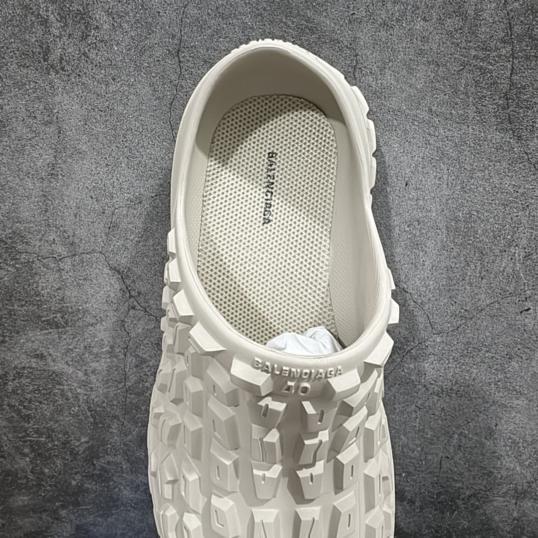 BALENCIAGA DEFENDER CLOG（735252W3CV29700）