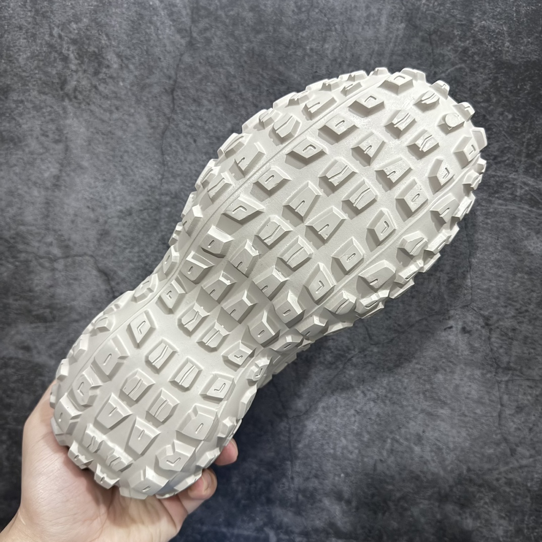 BALENCIAGA DEFENDER CLOG（735252W3CV29700）